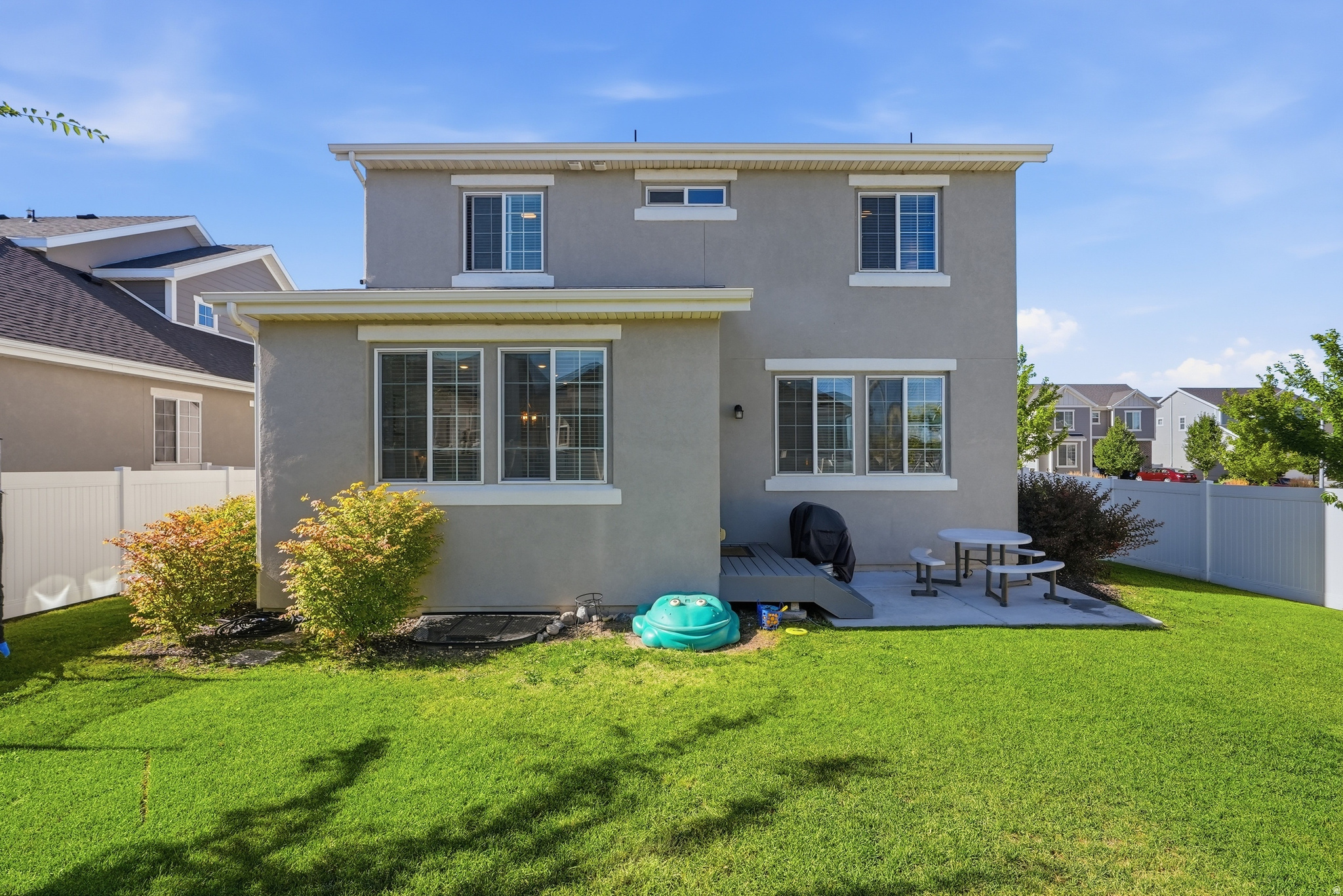 BROADVIEW SHORES - Residential