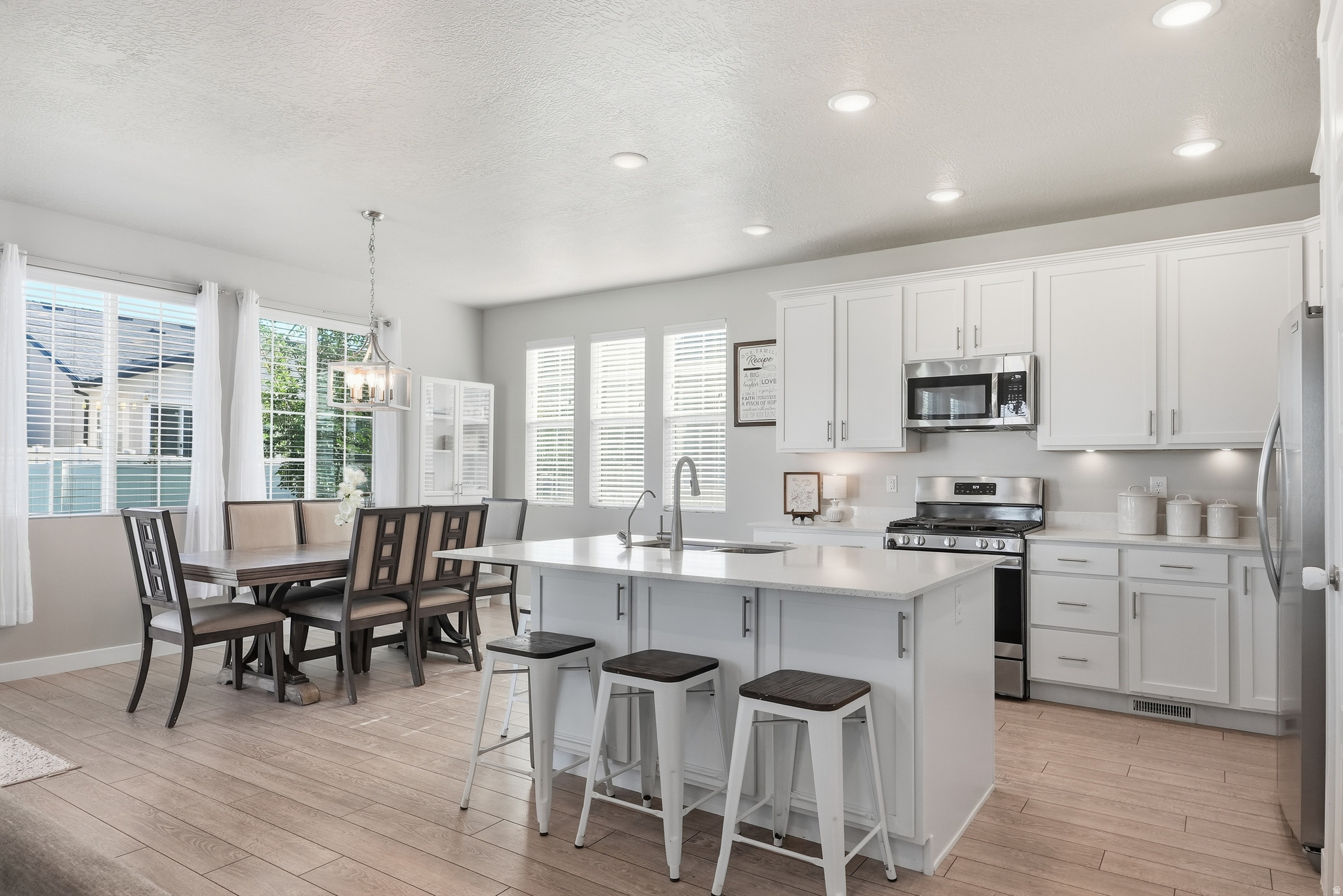 BROADVIEW SHORES - Residential