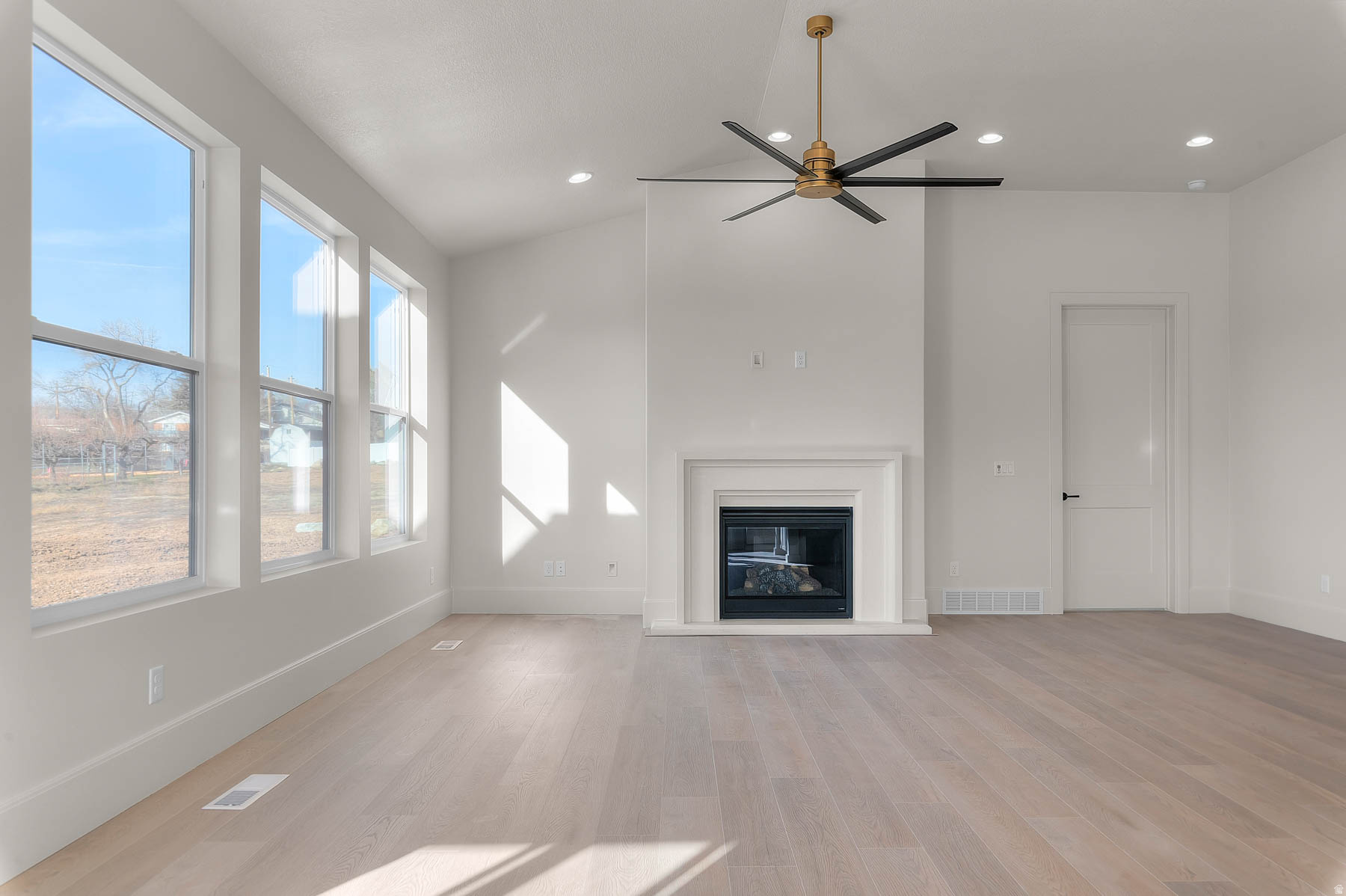 WEBER VIEW 221 - Residential