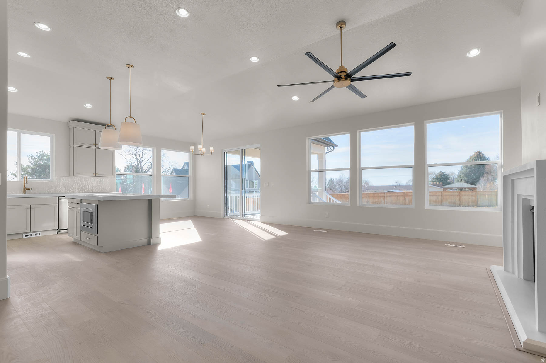 WEBER VIEW 221 - Residential