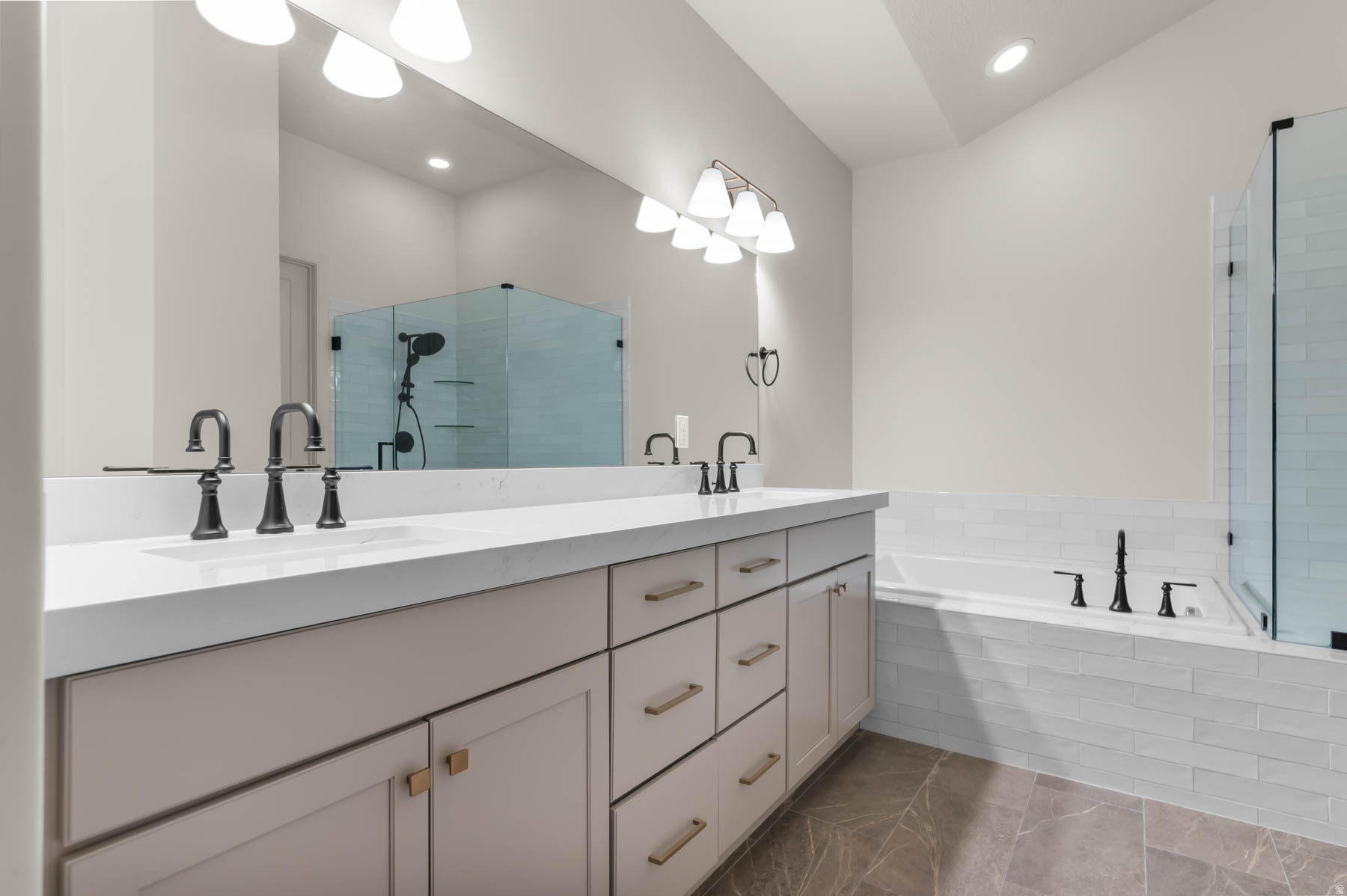 WEBER VIEW 221 - Residential
