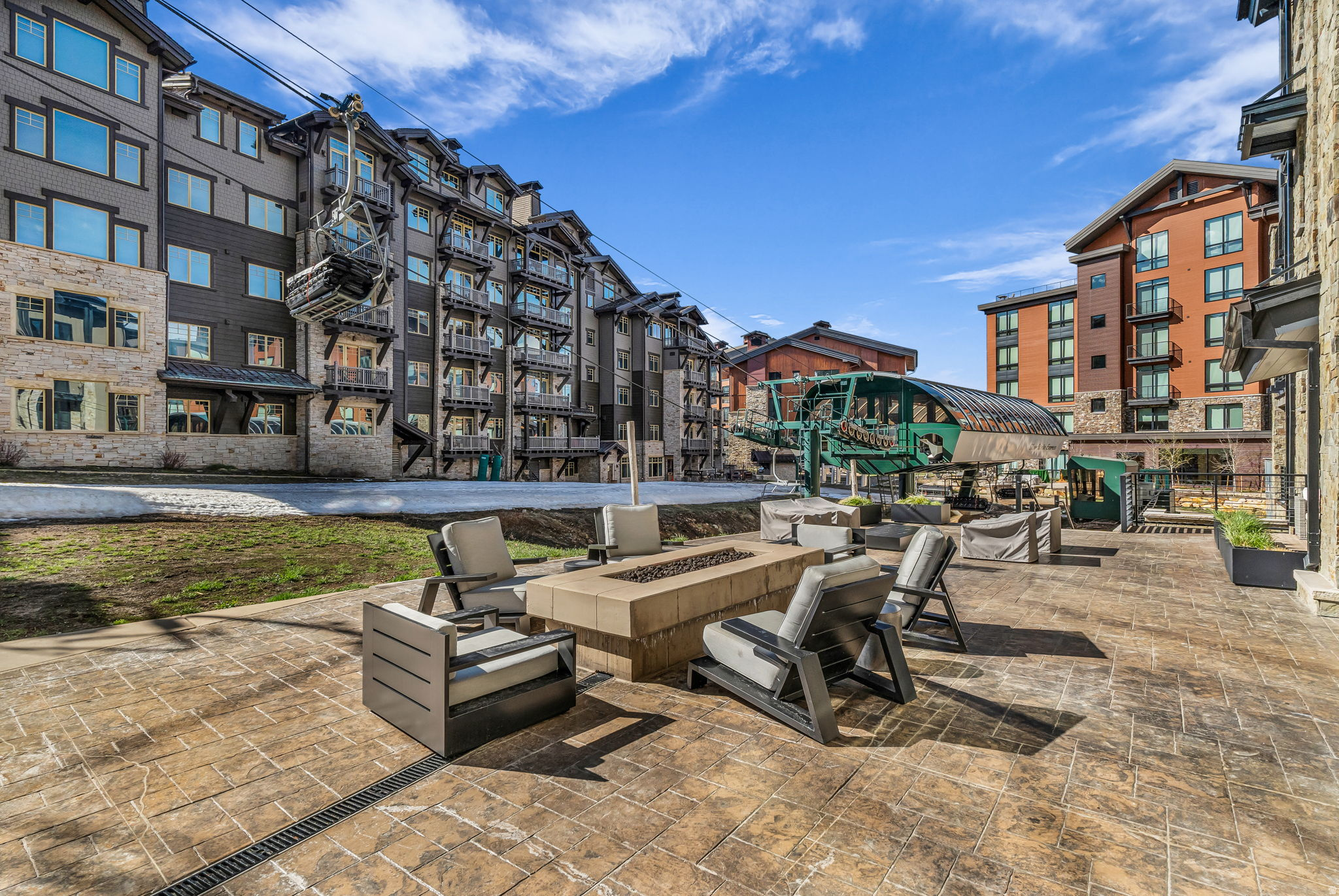 EMPIRE RESIDENCES - Residential