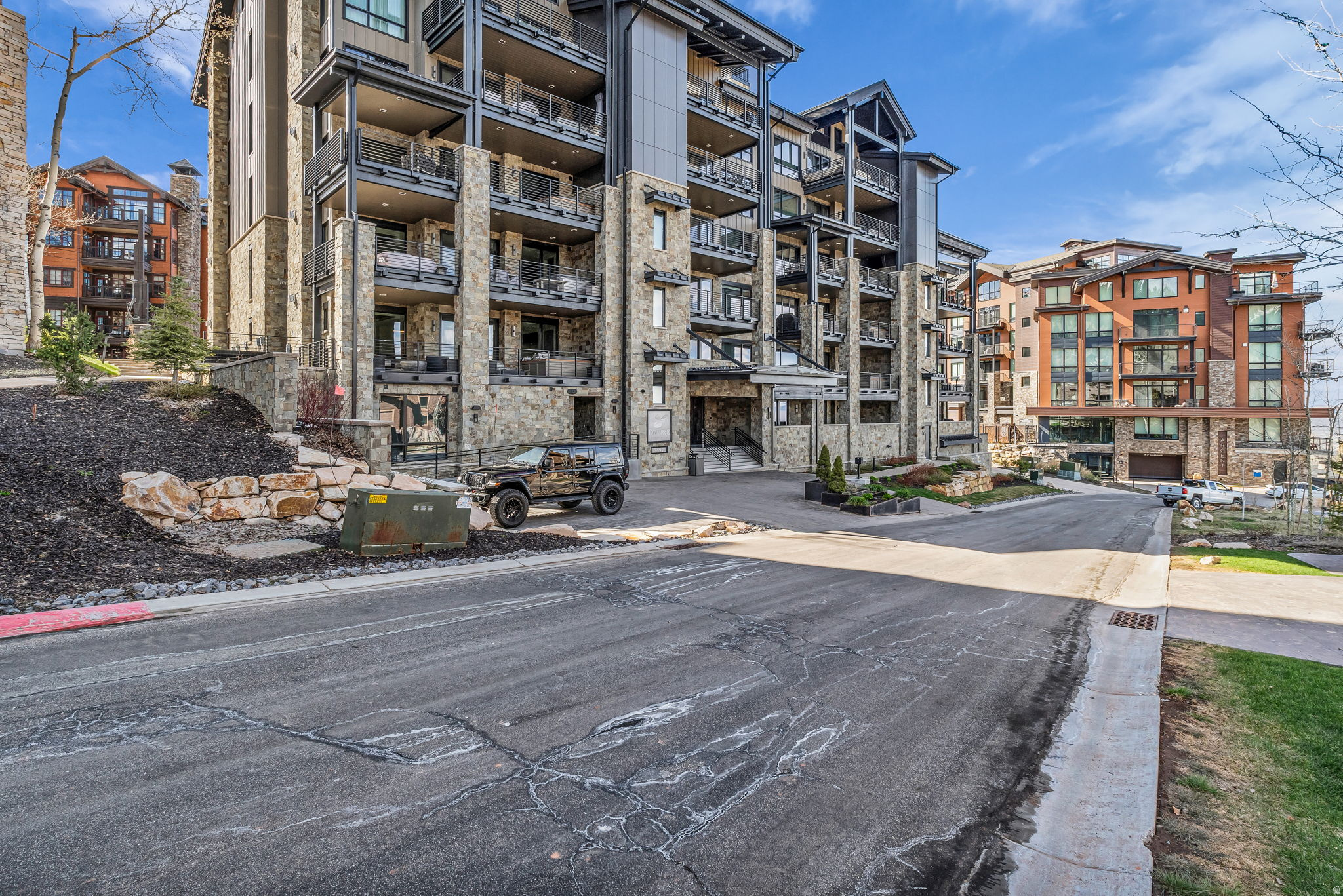 EMPIRE RESIDENCES - Residential