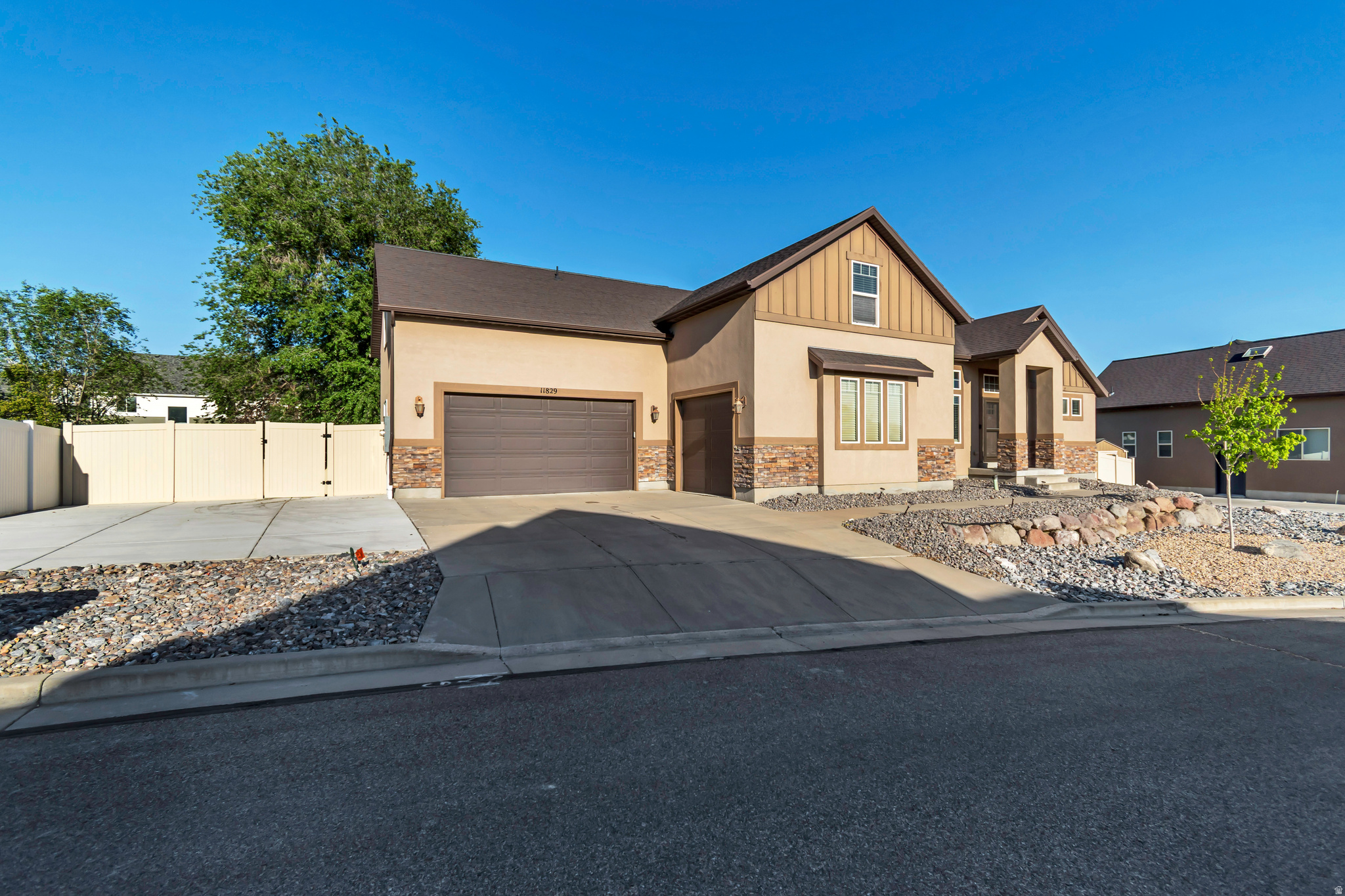 PINNACLE ACRE - Residential