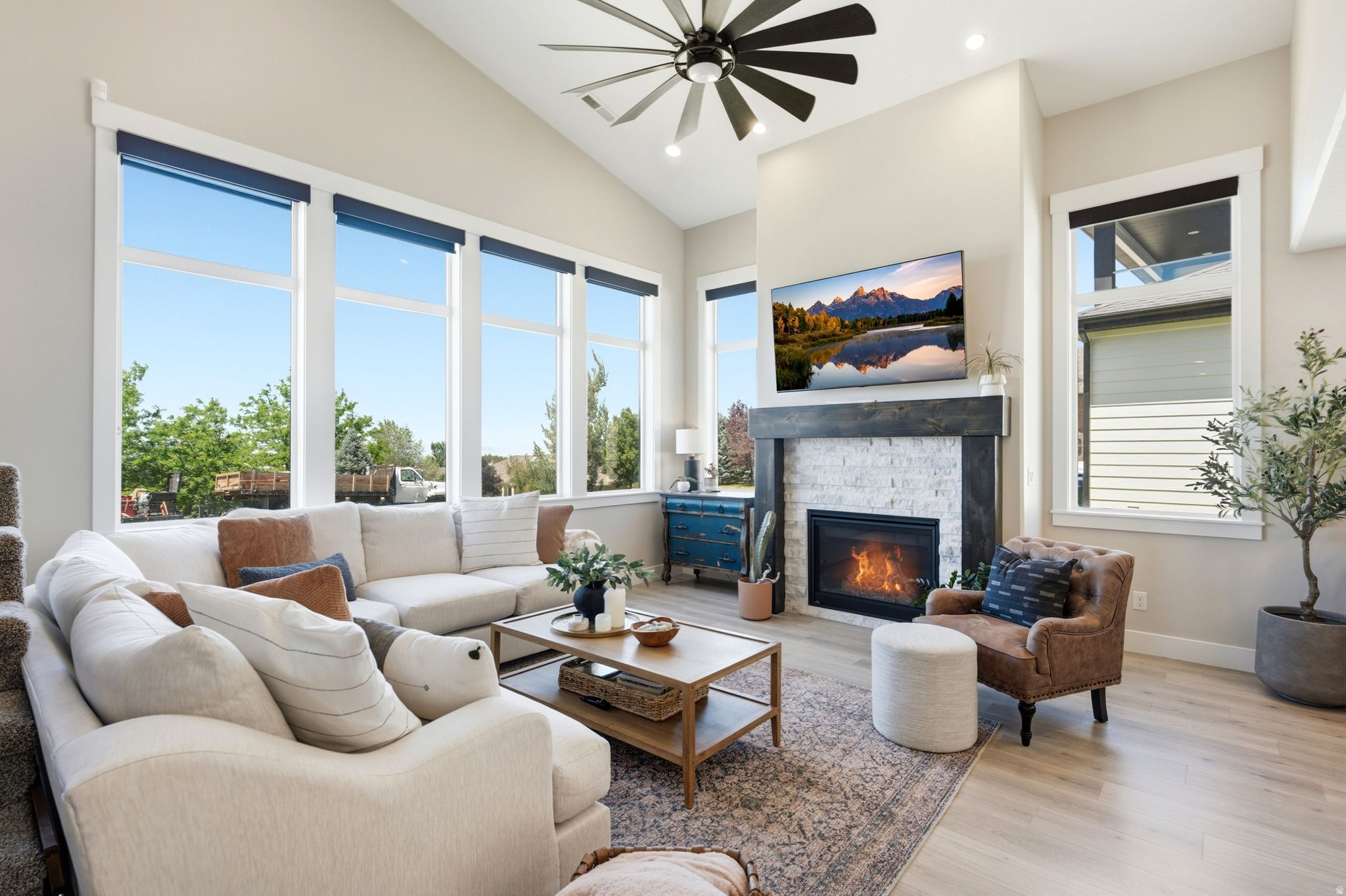 THE POINTE AT STONE - Residential