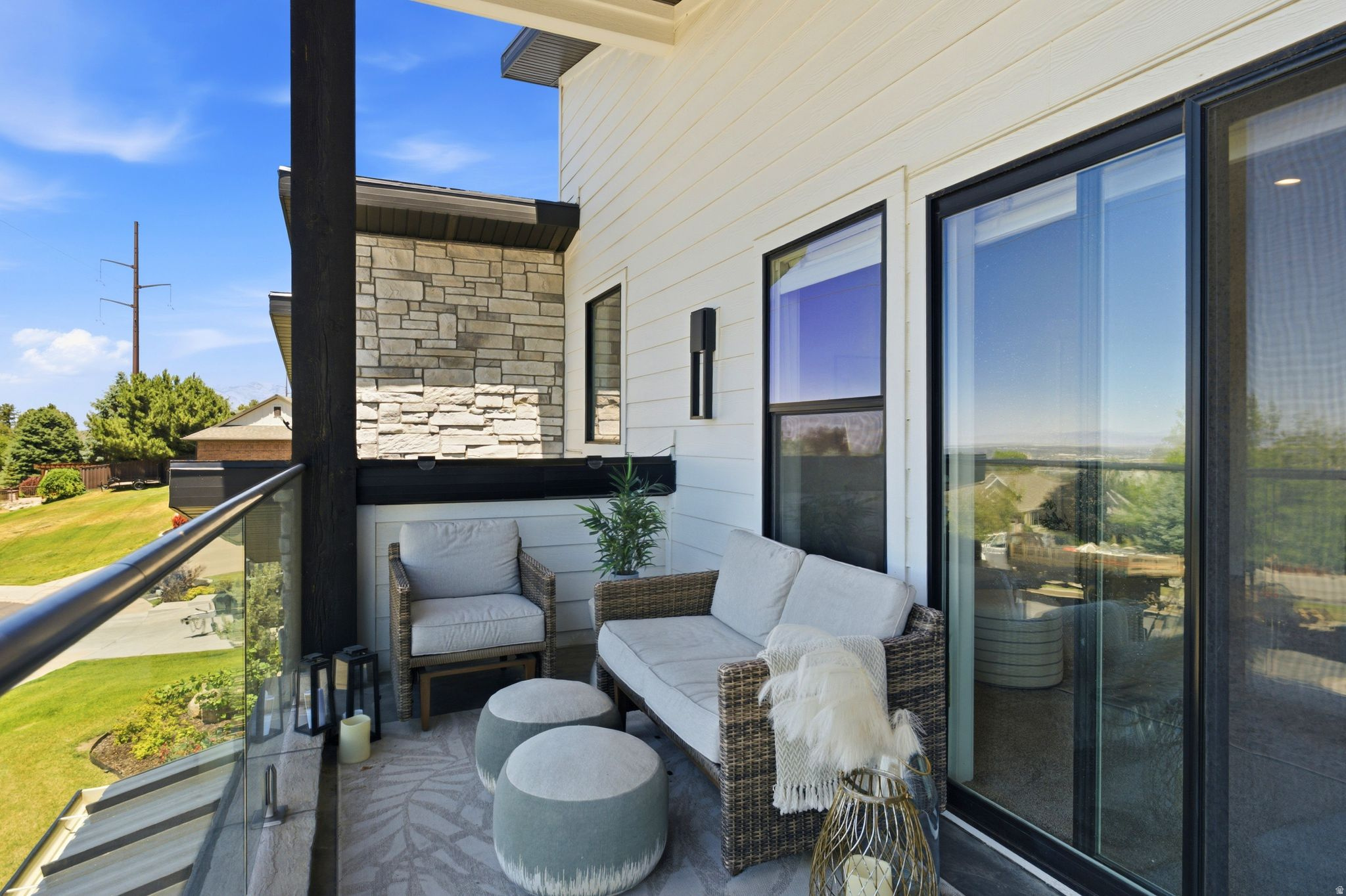 THE POINTE AT STONE - Residential
