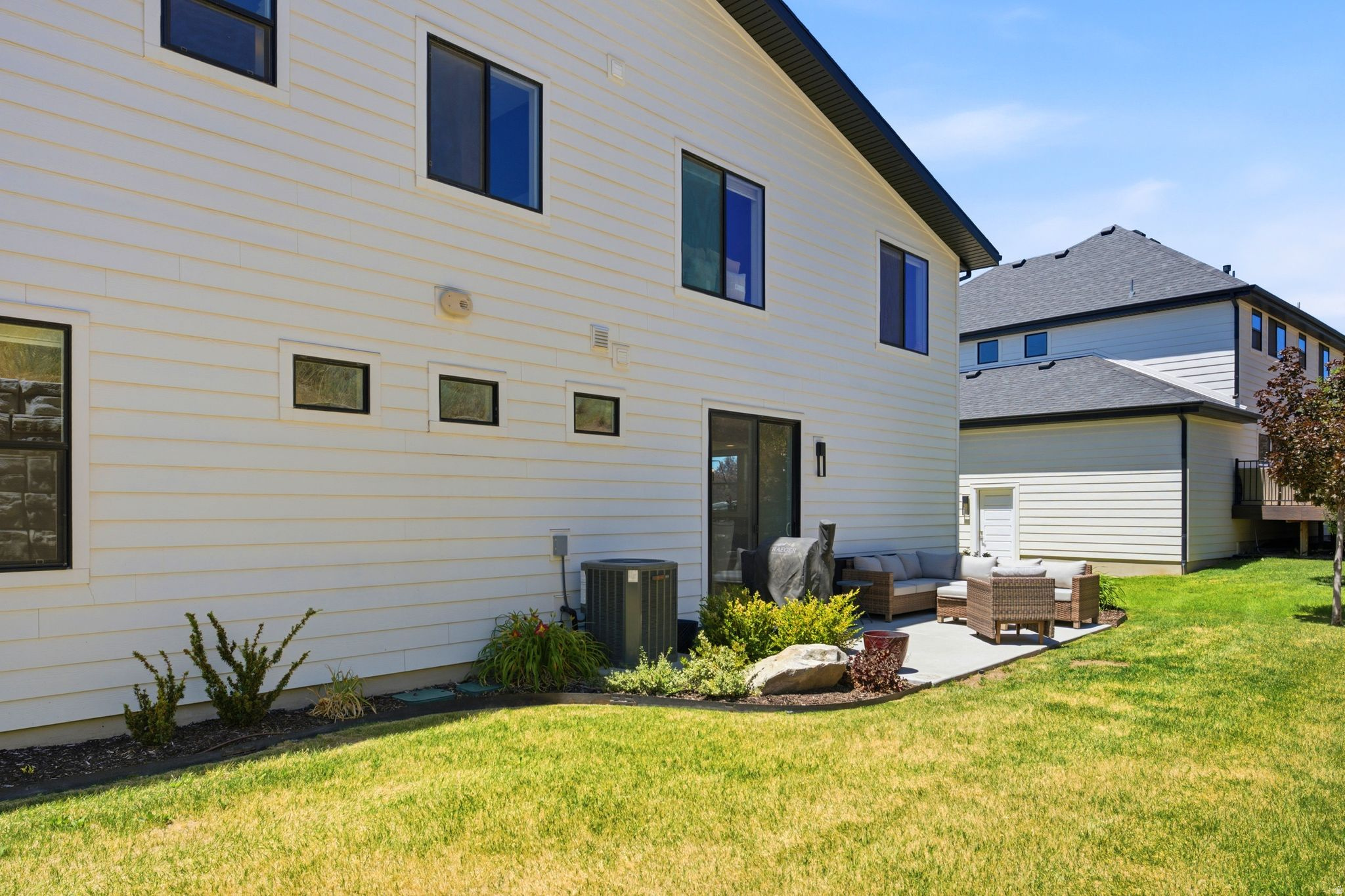 THE POINTE AT STONE - Residential
