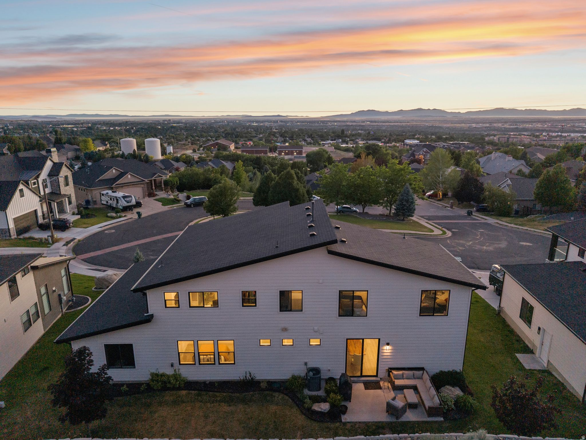 THE POINTE AT STONE - Residential