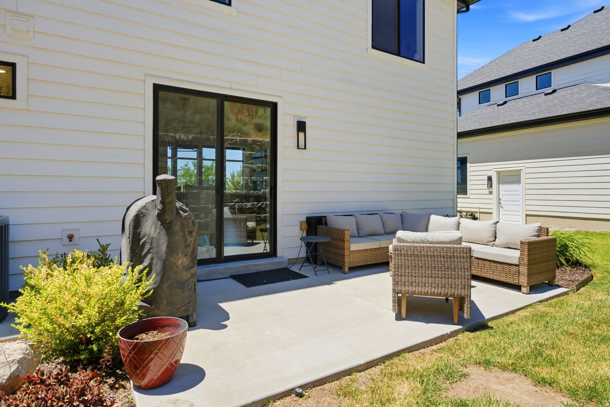THE POINTE AT STONE - Residential
