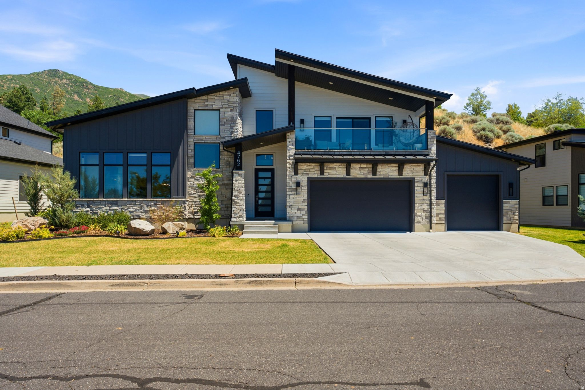 THE POINTE AT STONE - Residential