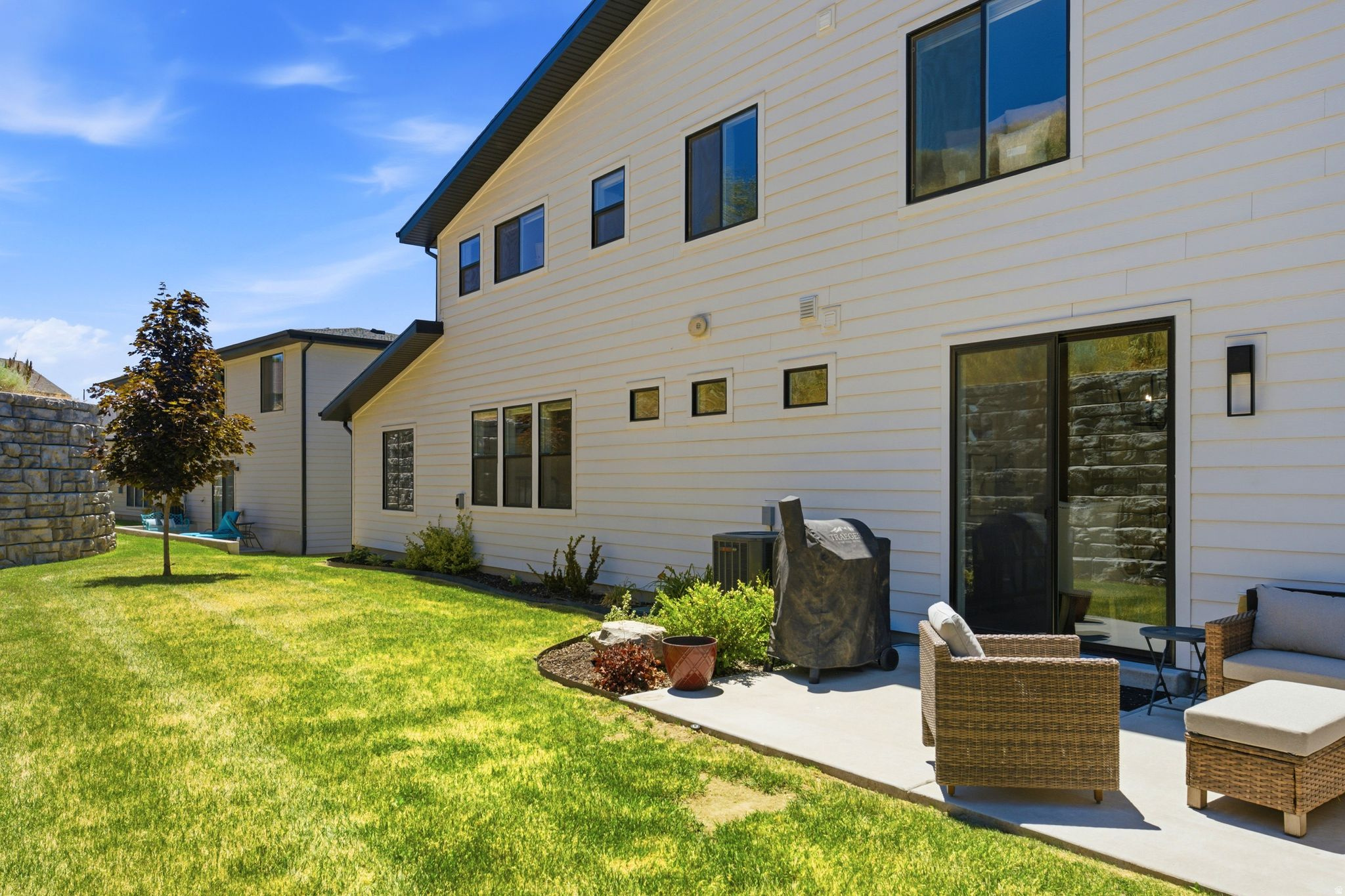 THE POINTE AT STONE - Residential