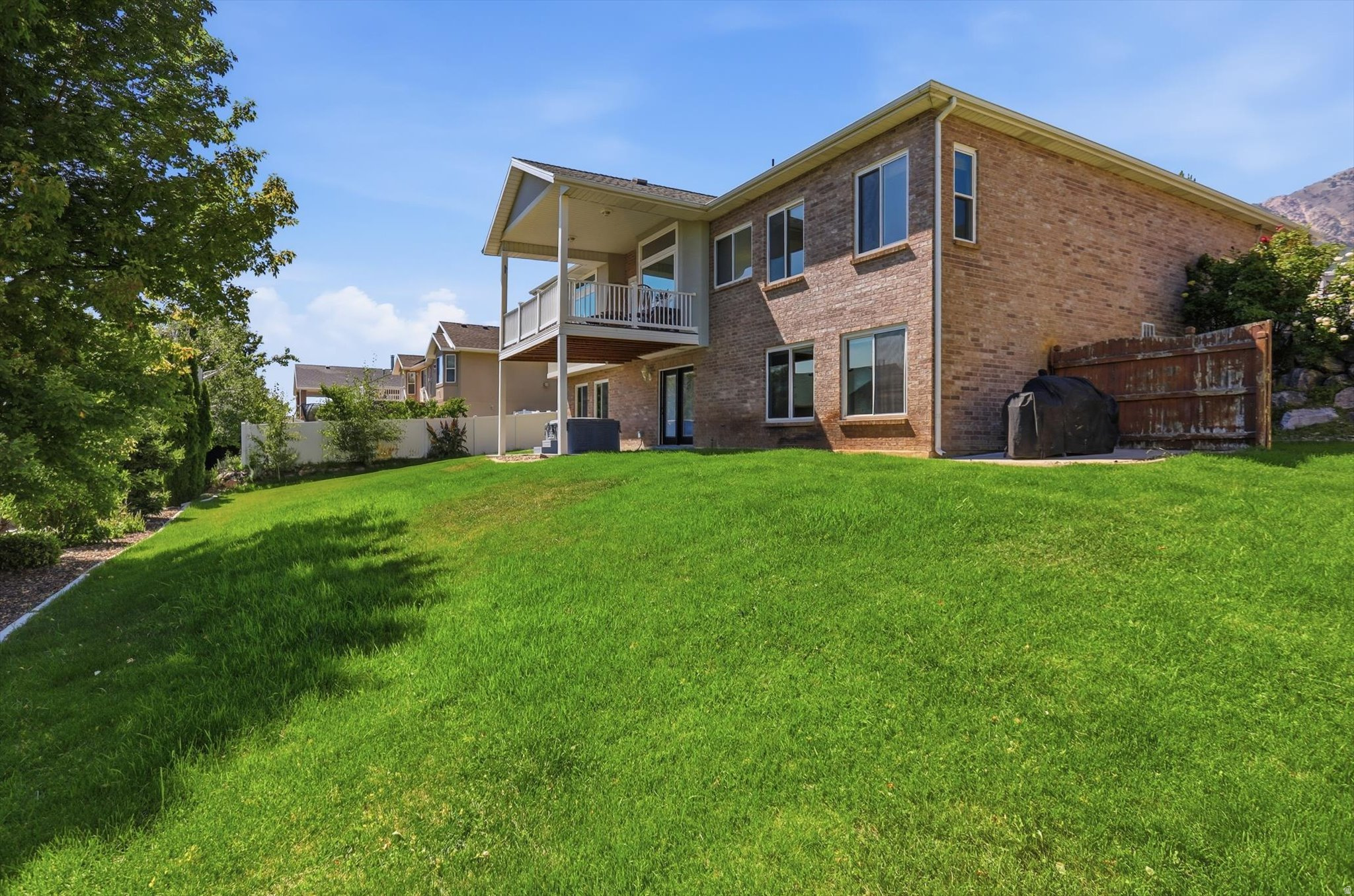 NORTH OAKS COVE - Residential
