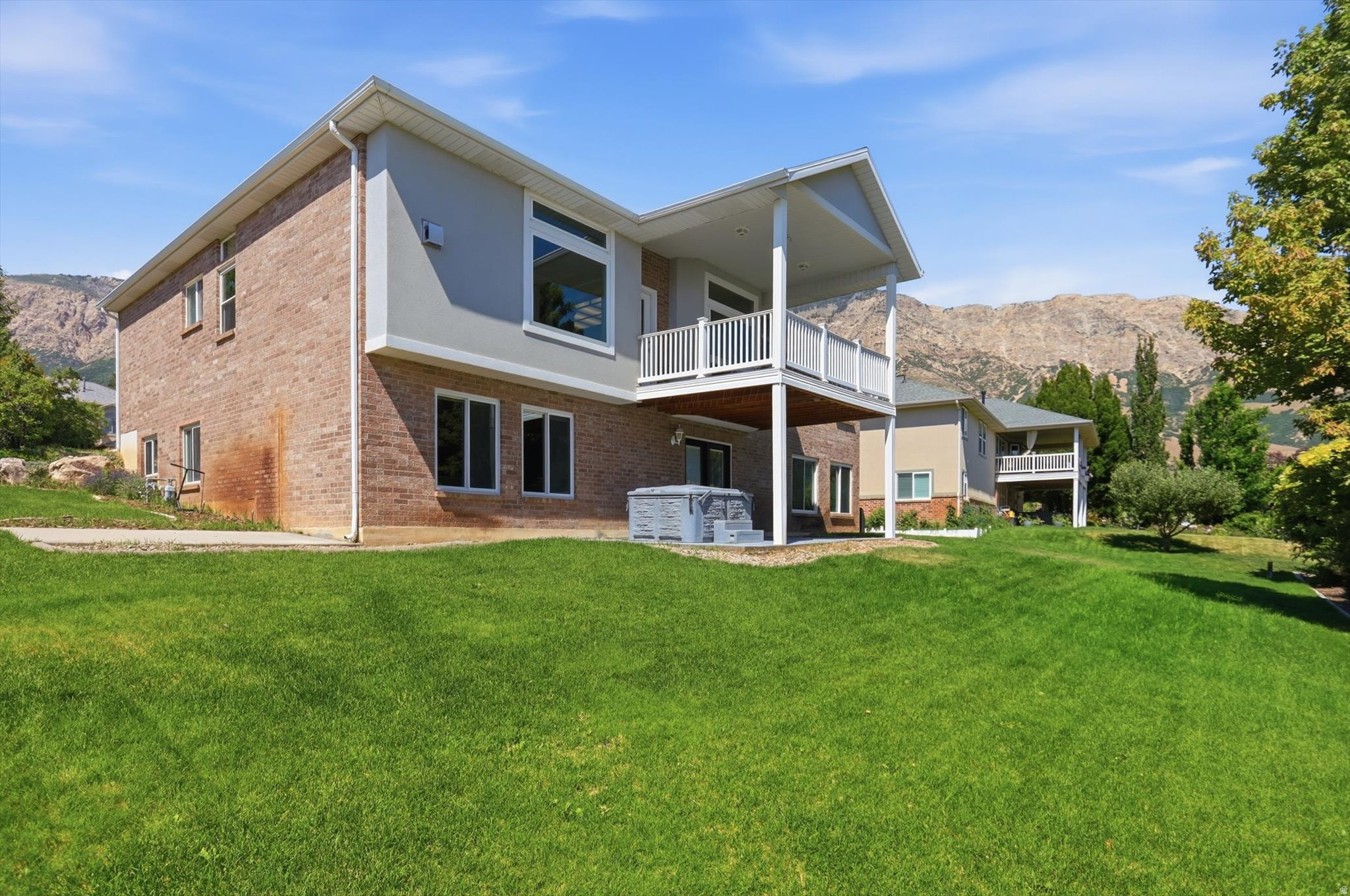 NORTH OAKS COVE - Residential