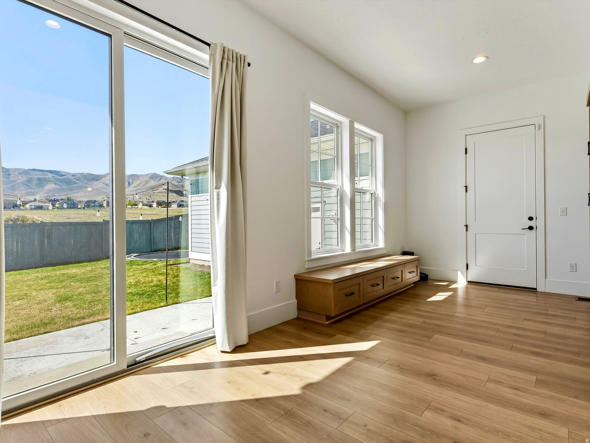 BEACON POINTE - Residential