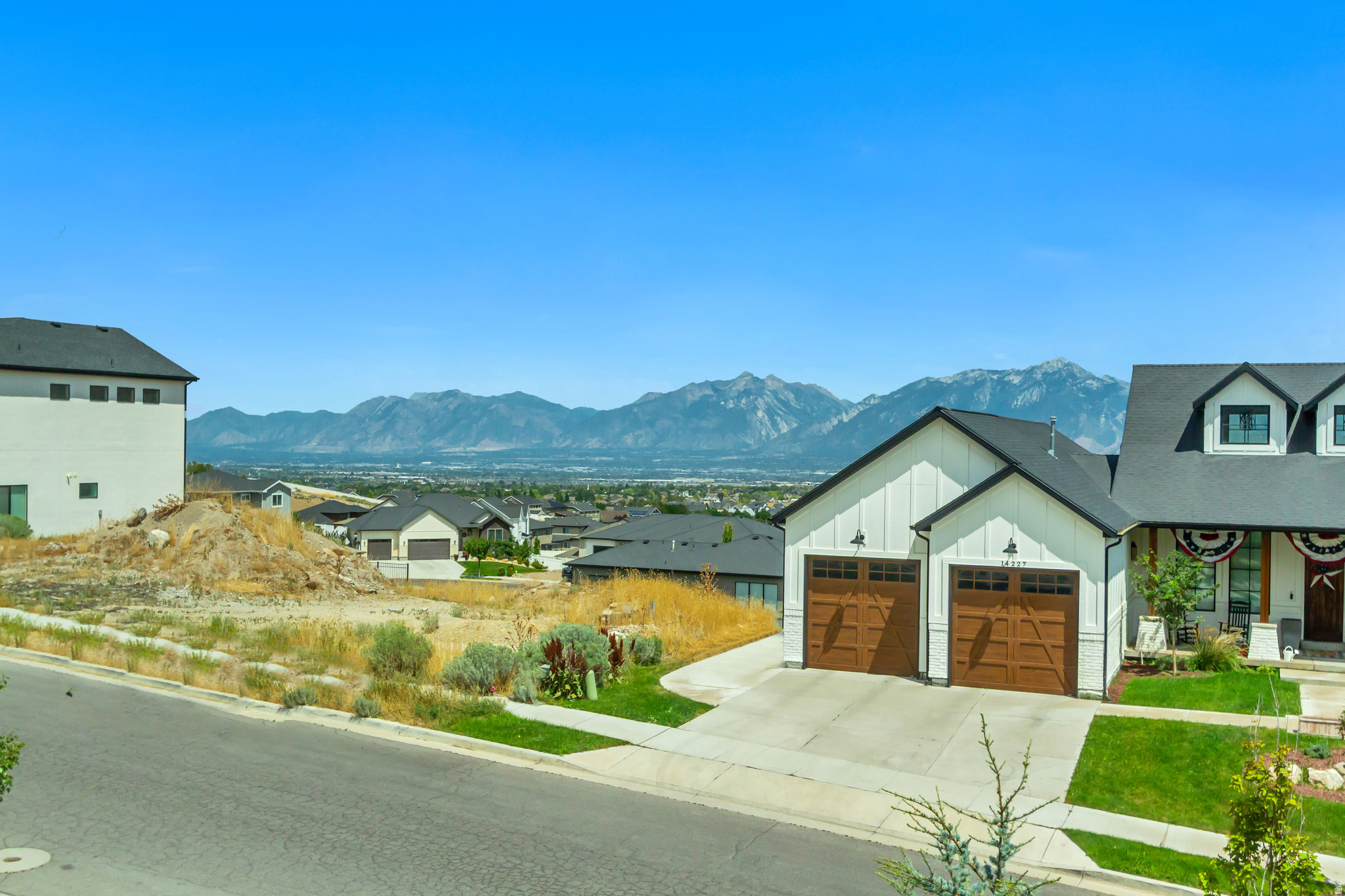 THE RIDGES @ ROSE CANYON - Residential
