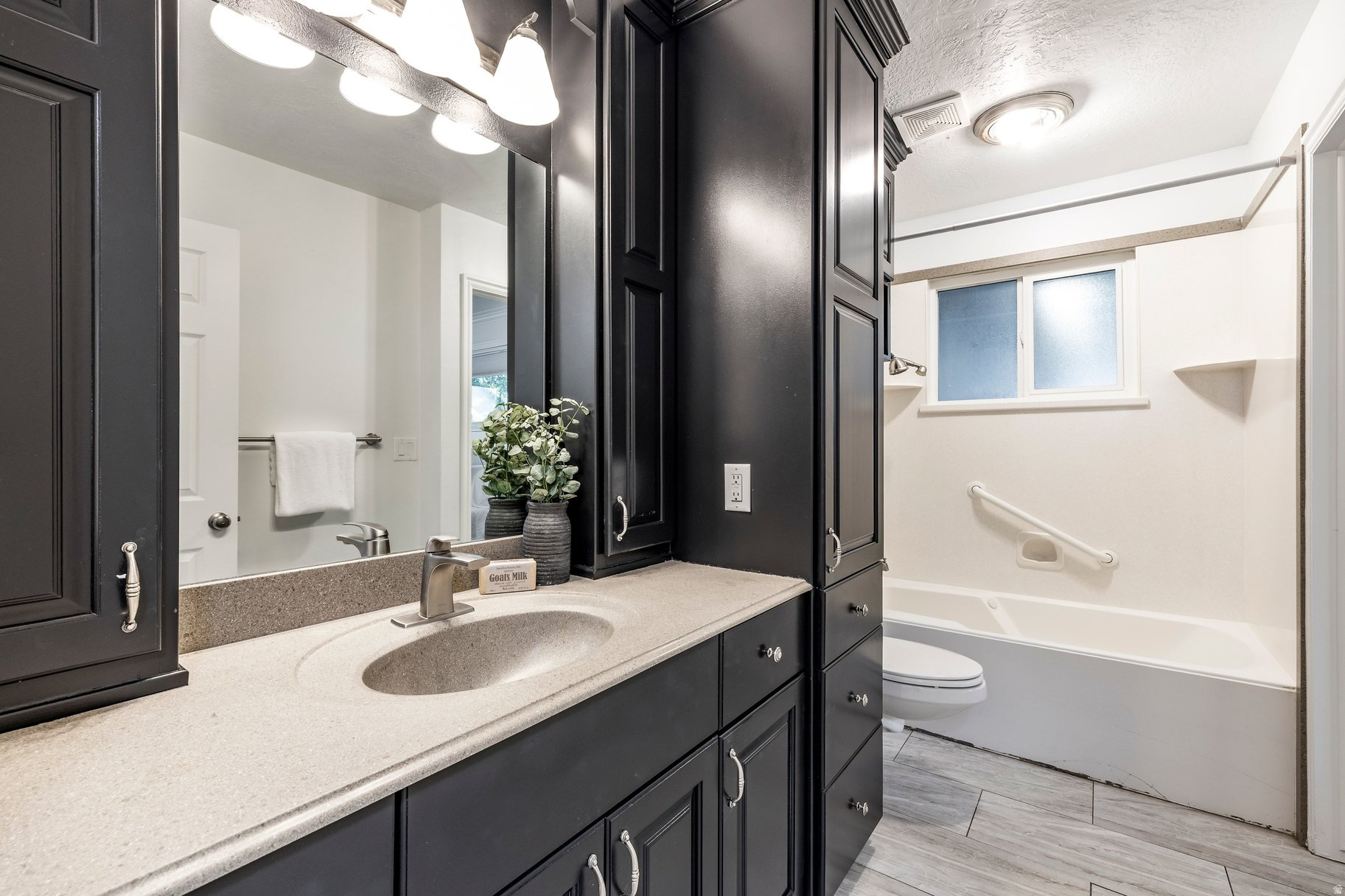 WHISPERING OAKS SUB - Residential