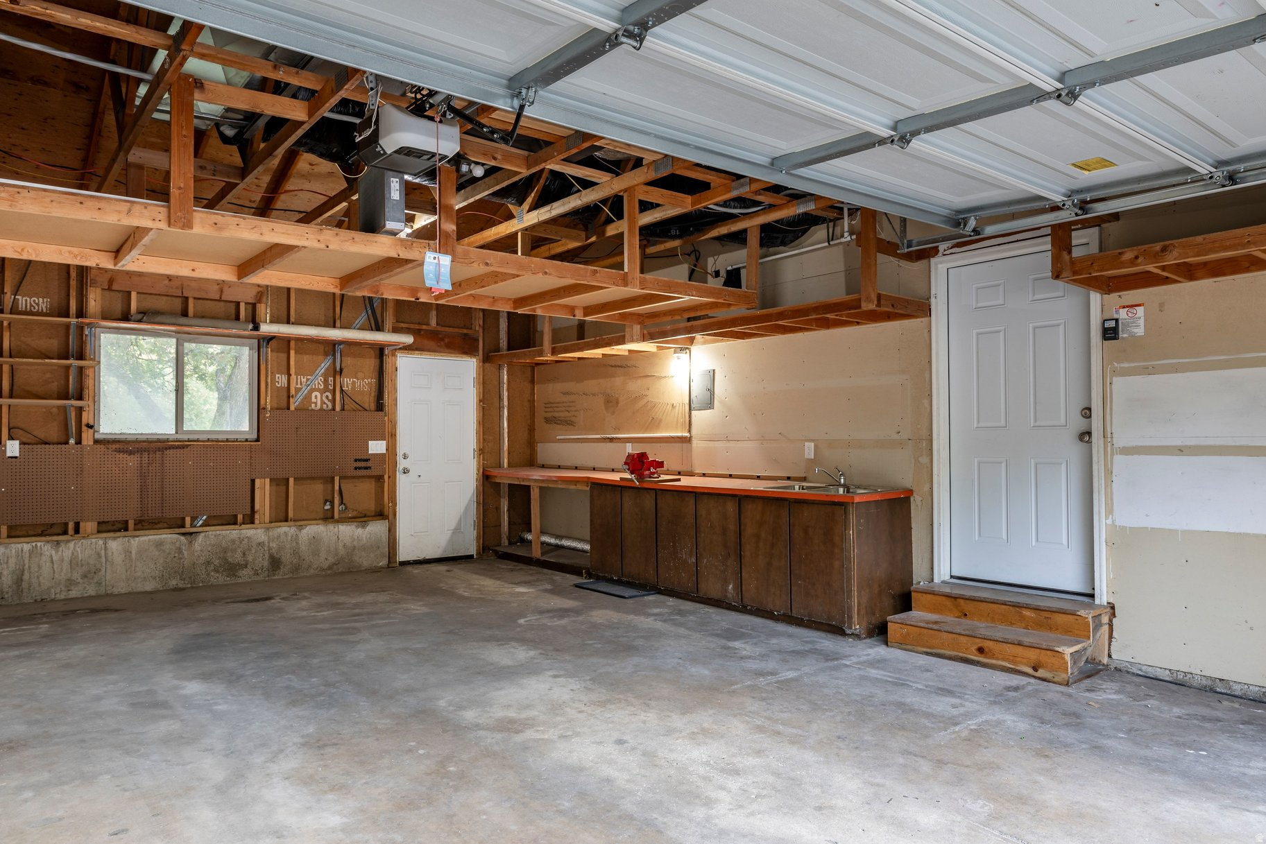 WHISPERING OAKS SUB - Residential