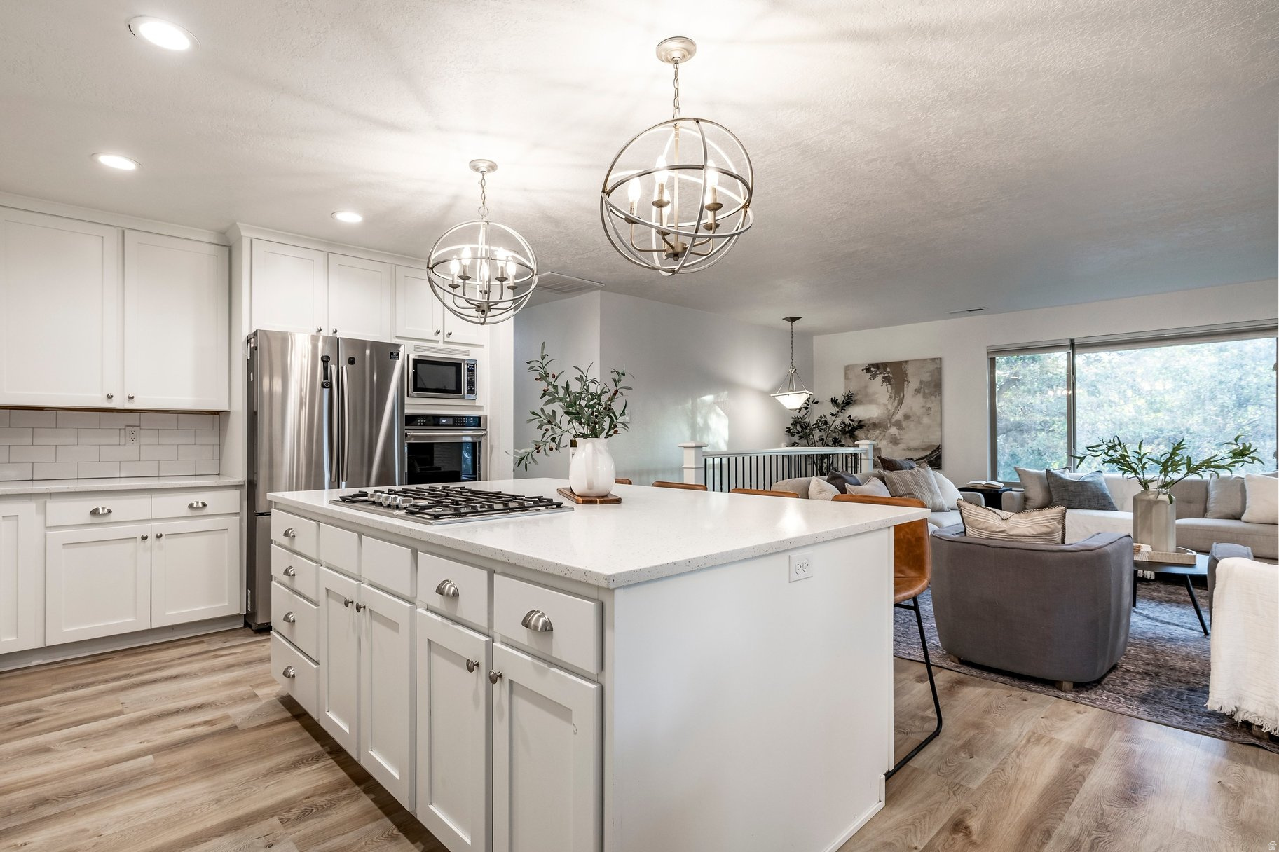 WHISPERING OAKS SUB - Residential