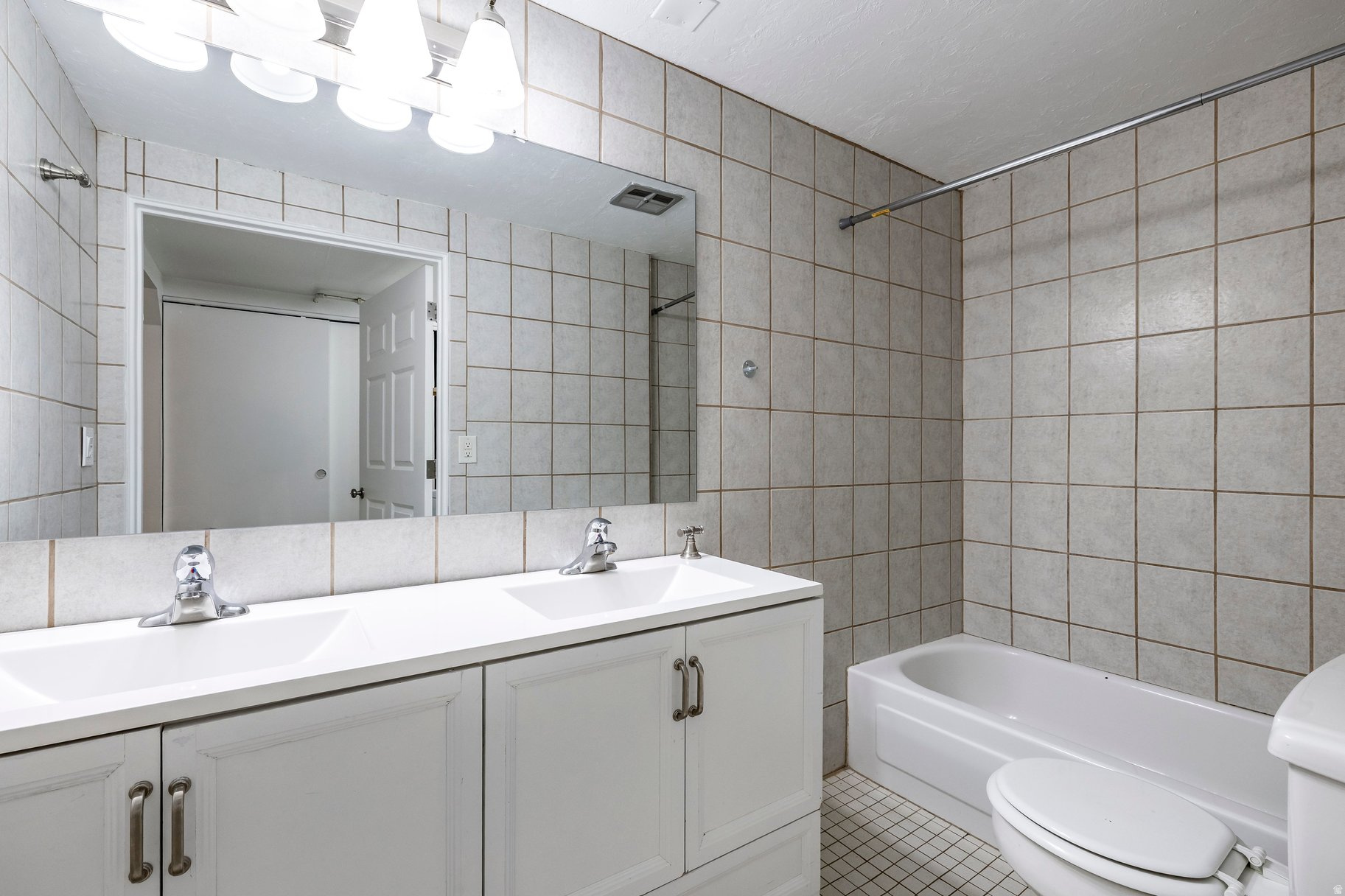 WHISPERING OAKS SUB - Residential