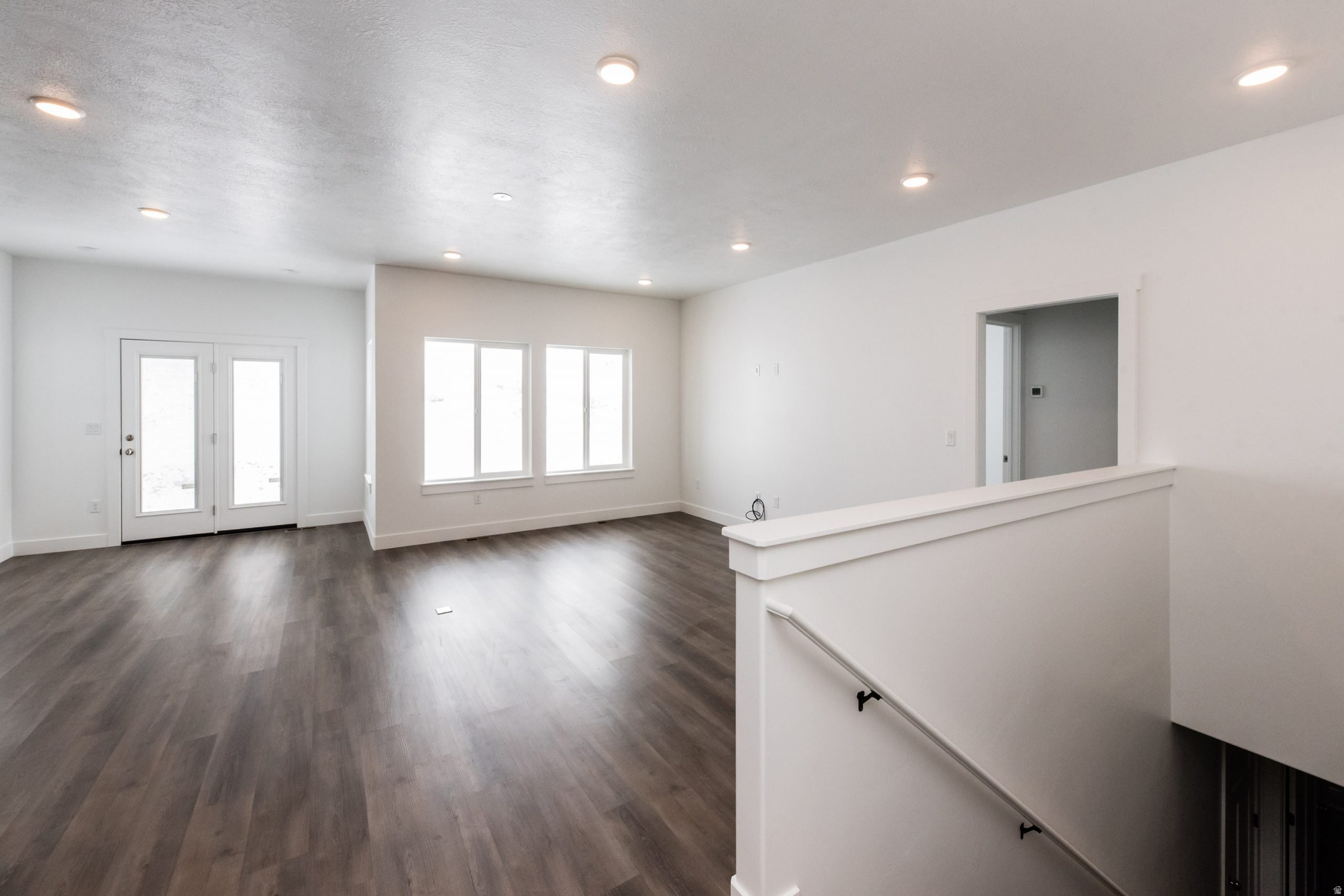 SMILING H - Residential