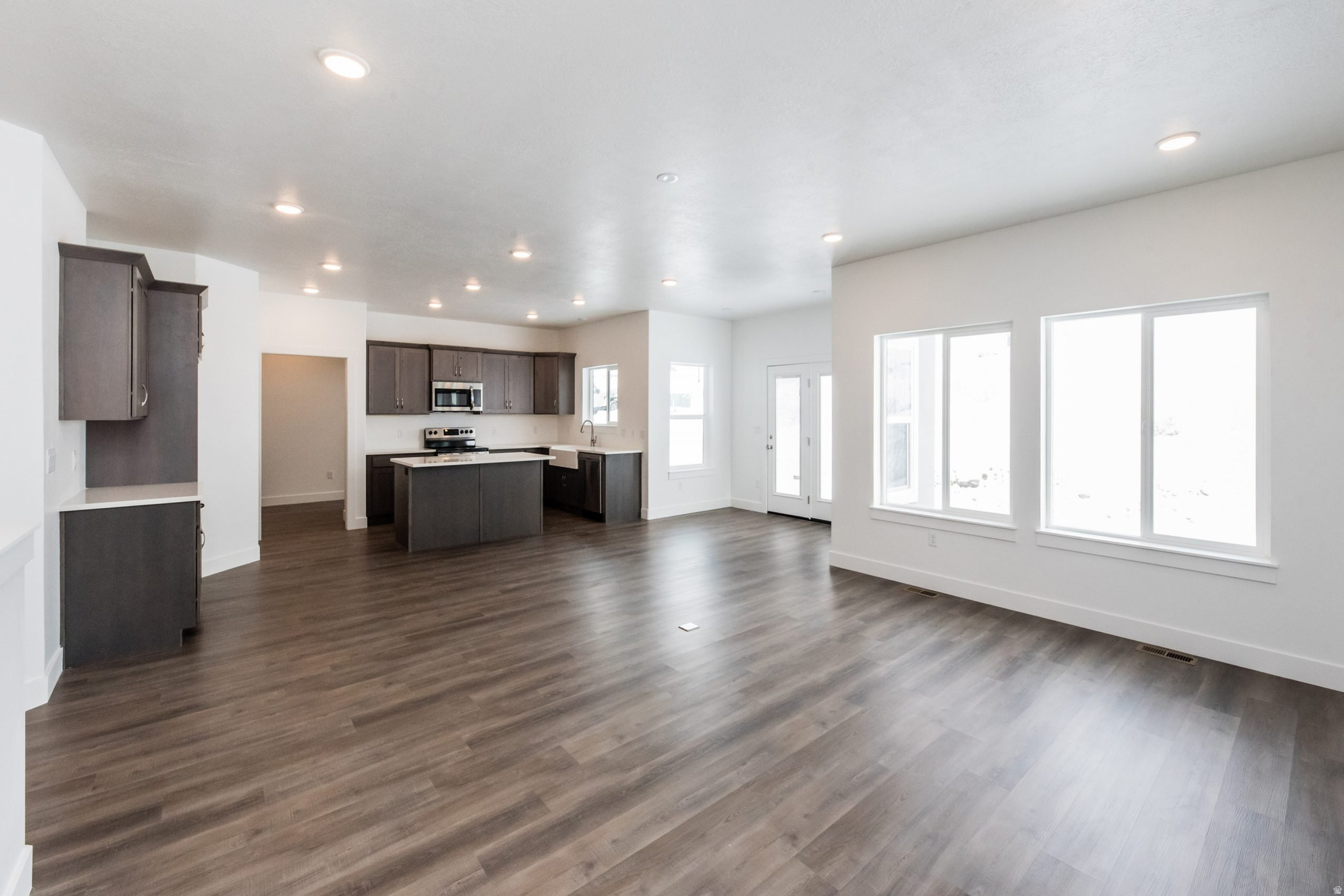 SMILING H - Residential