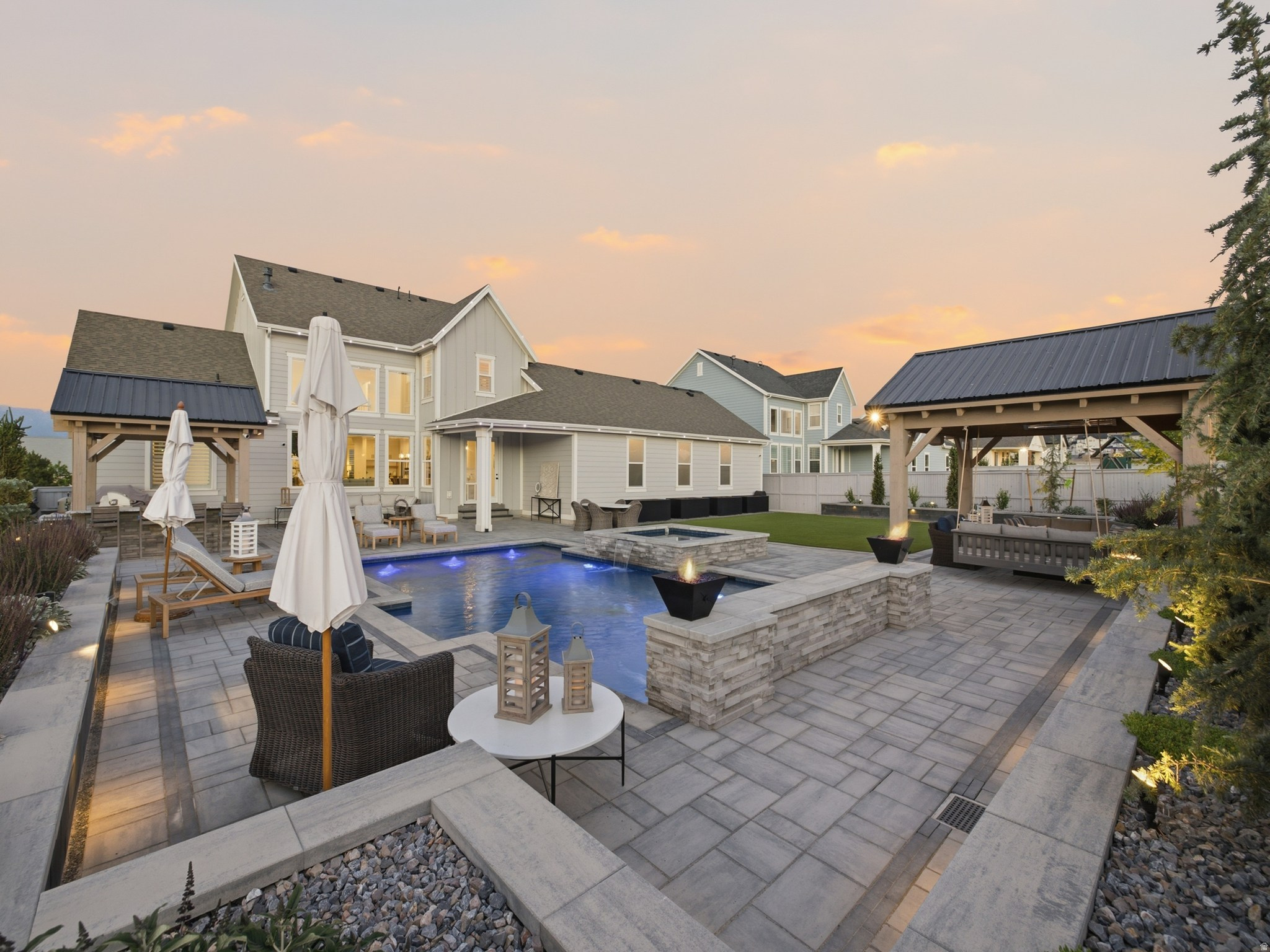 BEACON POINTE - Residential