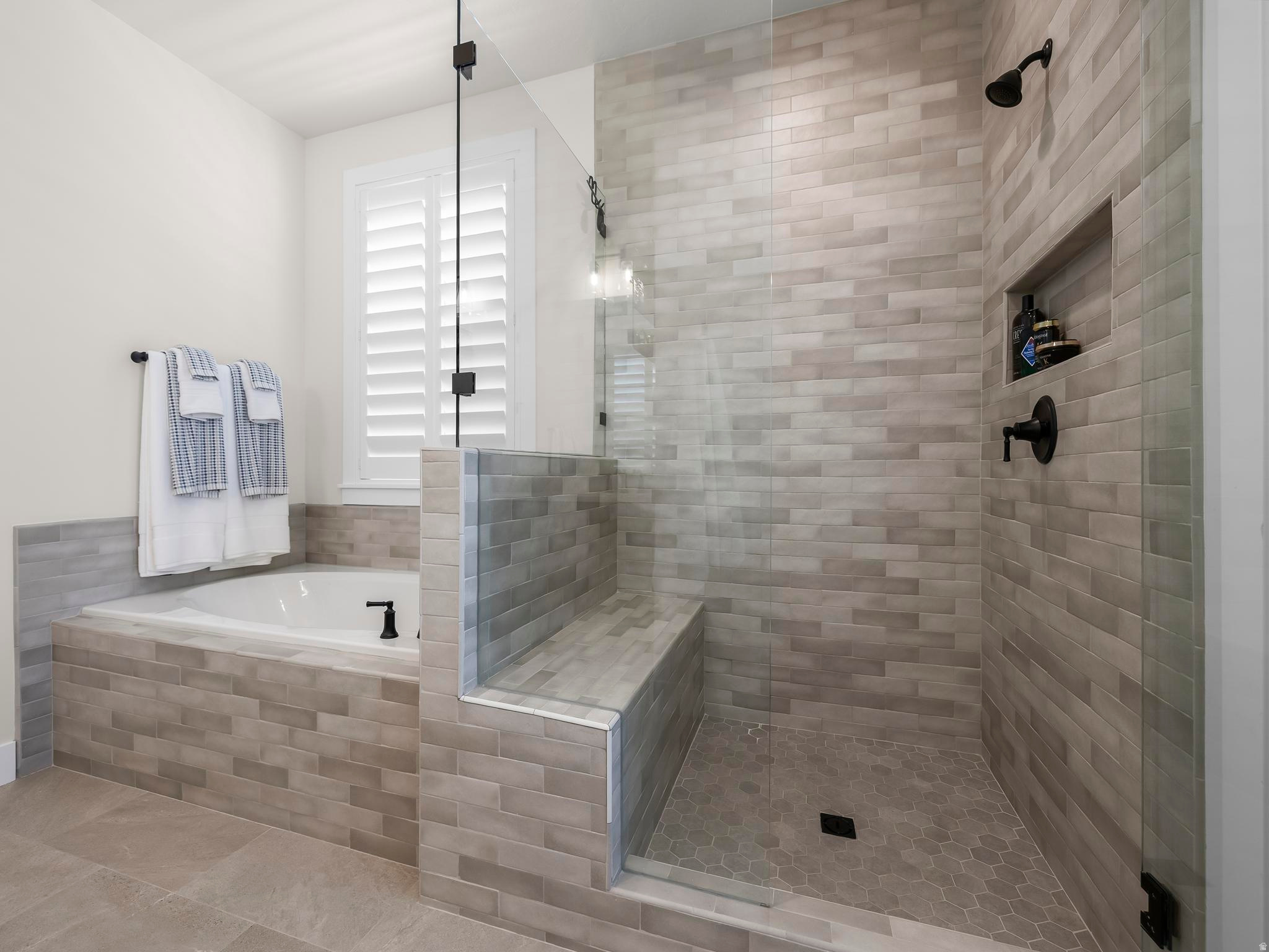 BEACON POINTE - Residential