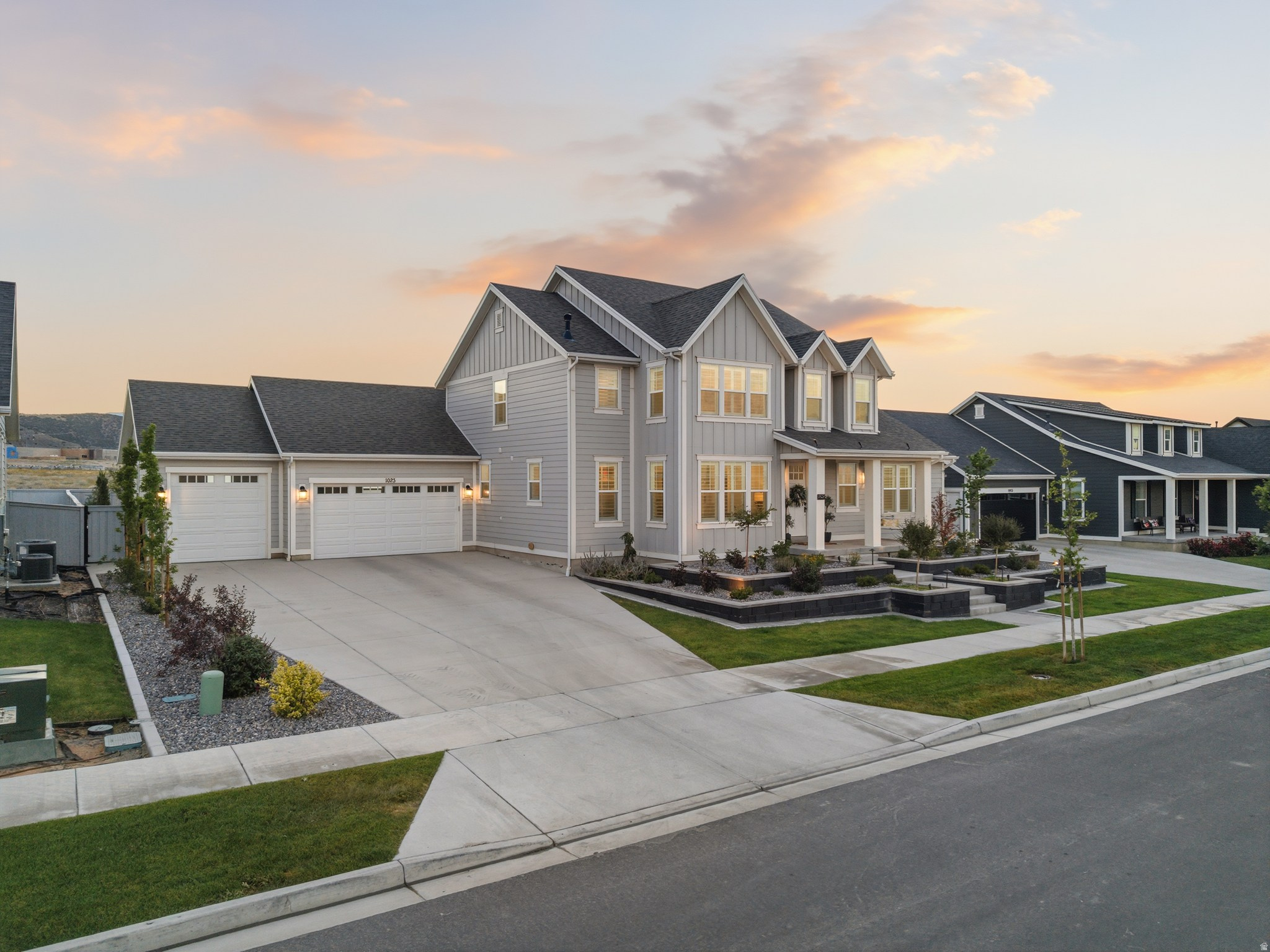 BEACON POINTE - Residential