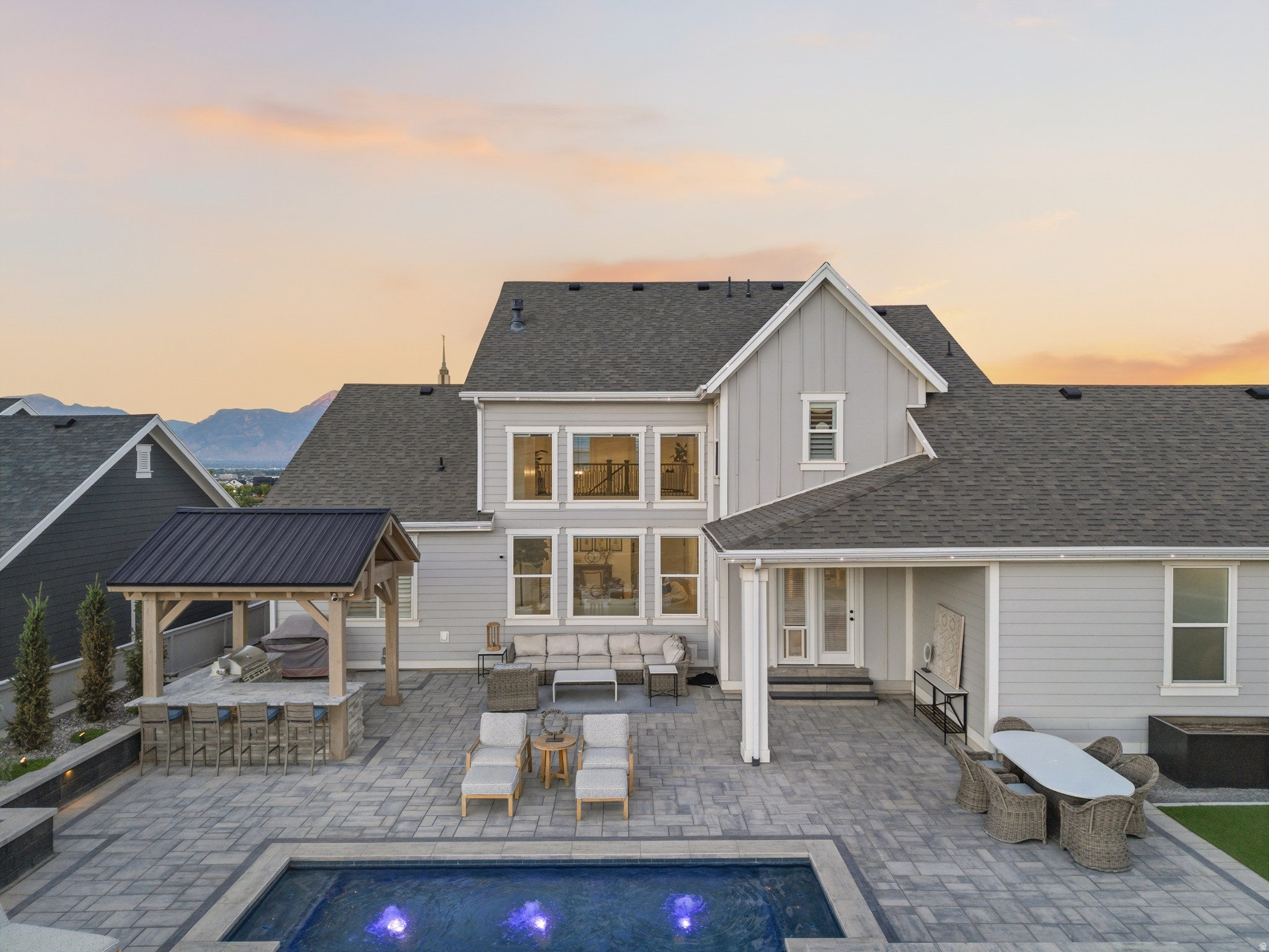 BEACON POINTE - Residential