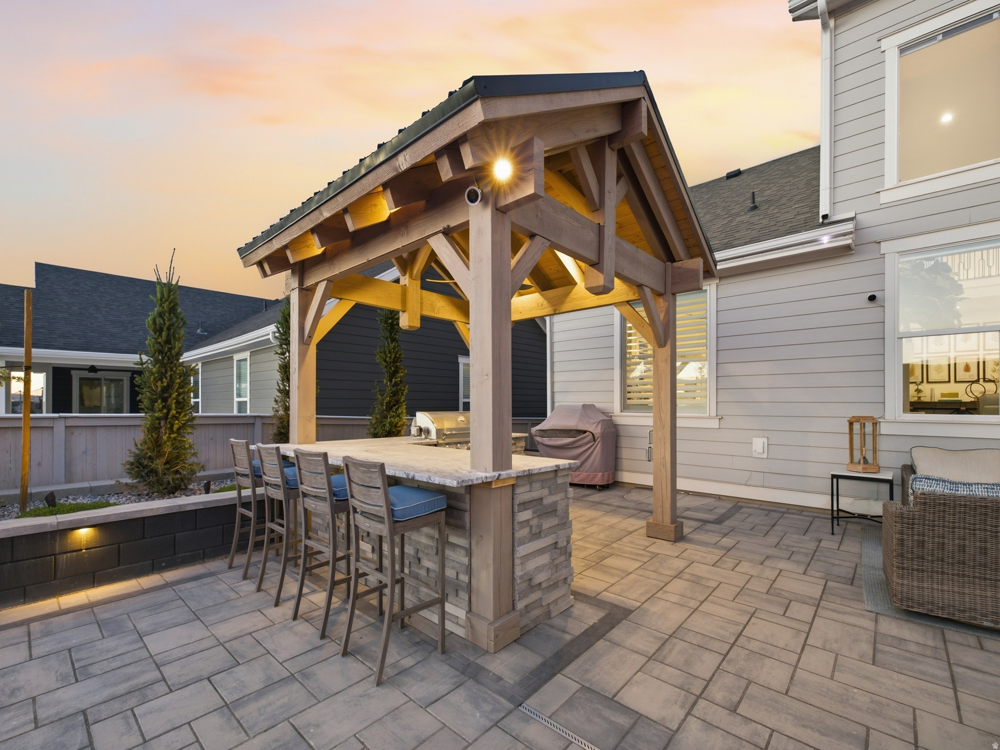 BEACON POINTE - Residential