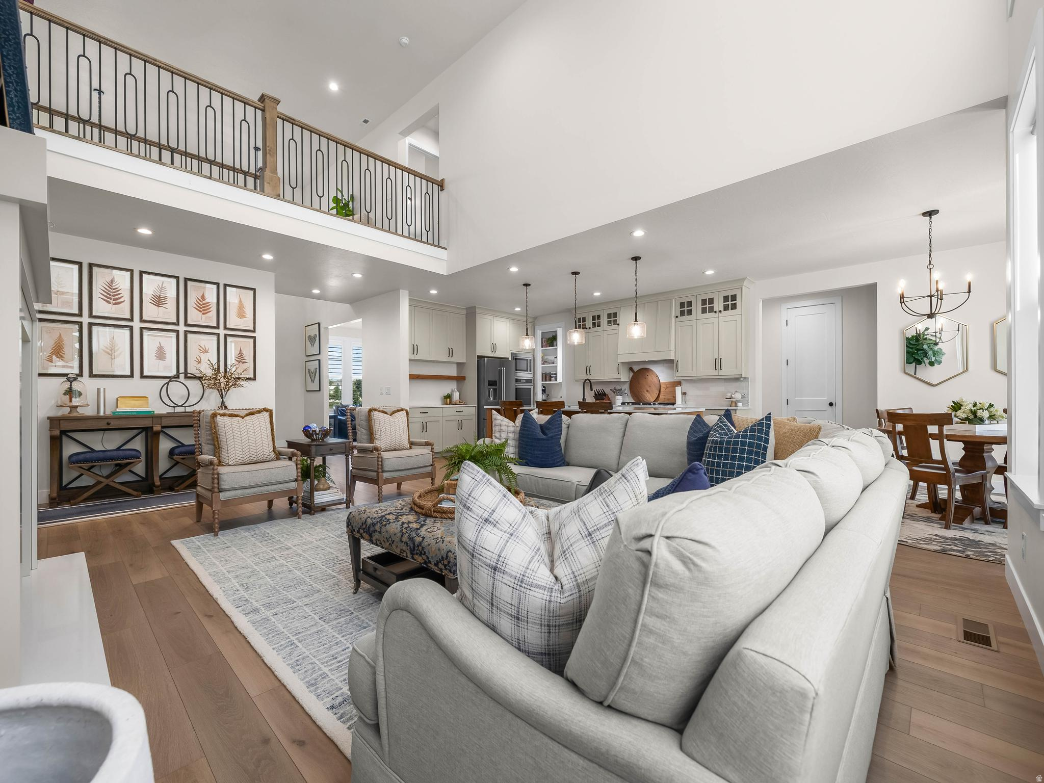 BEACON POINTE - Residential