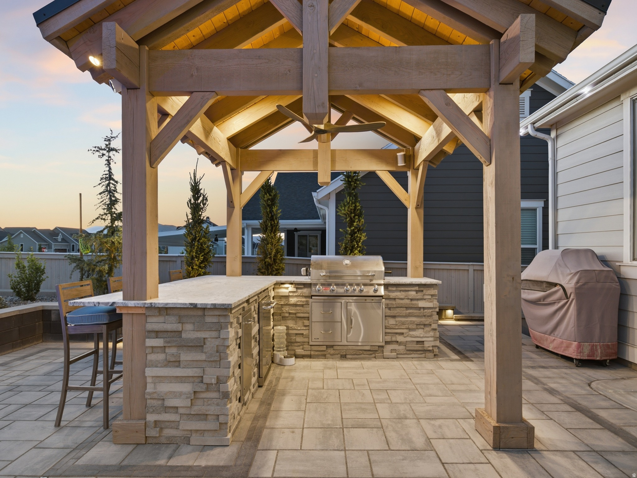 BEACON POINTE - Residential