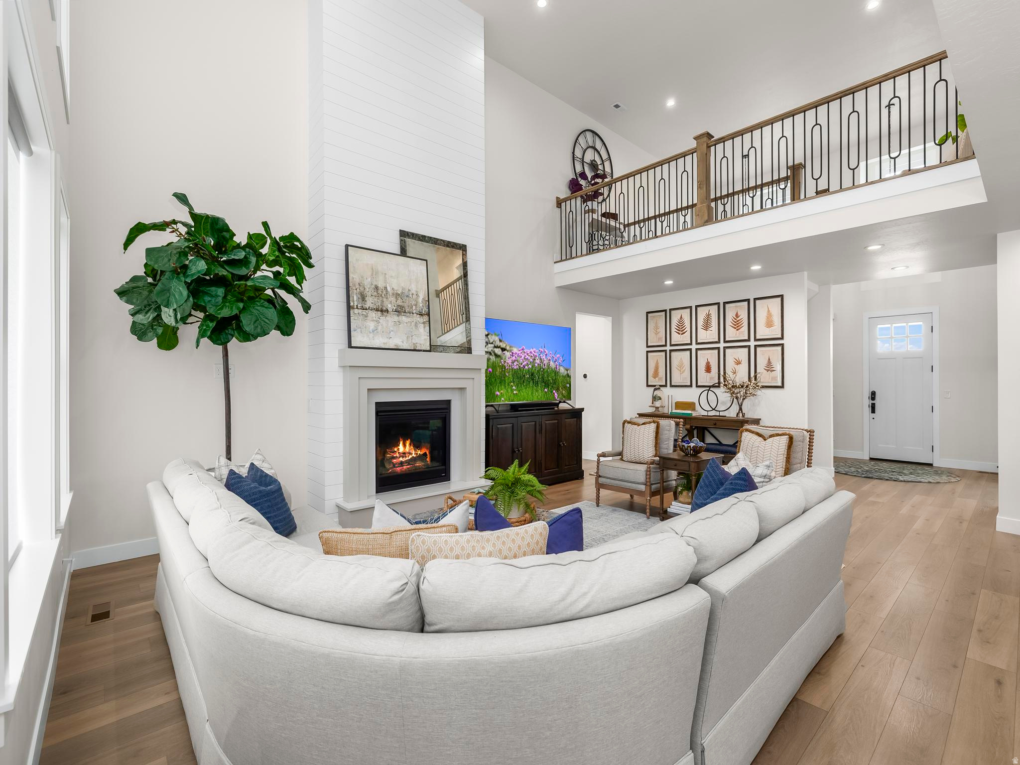 BEACON POINTE - Residential
