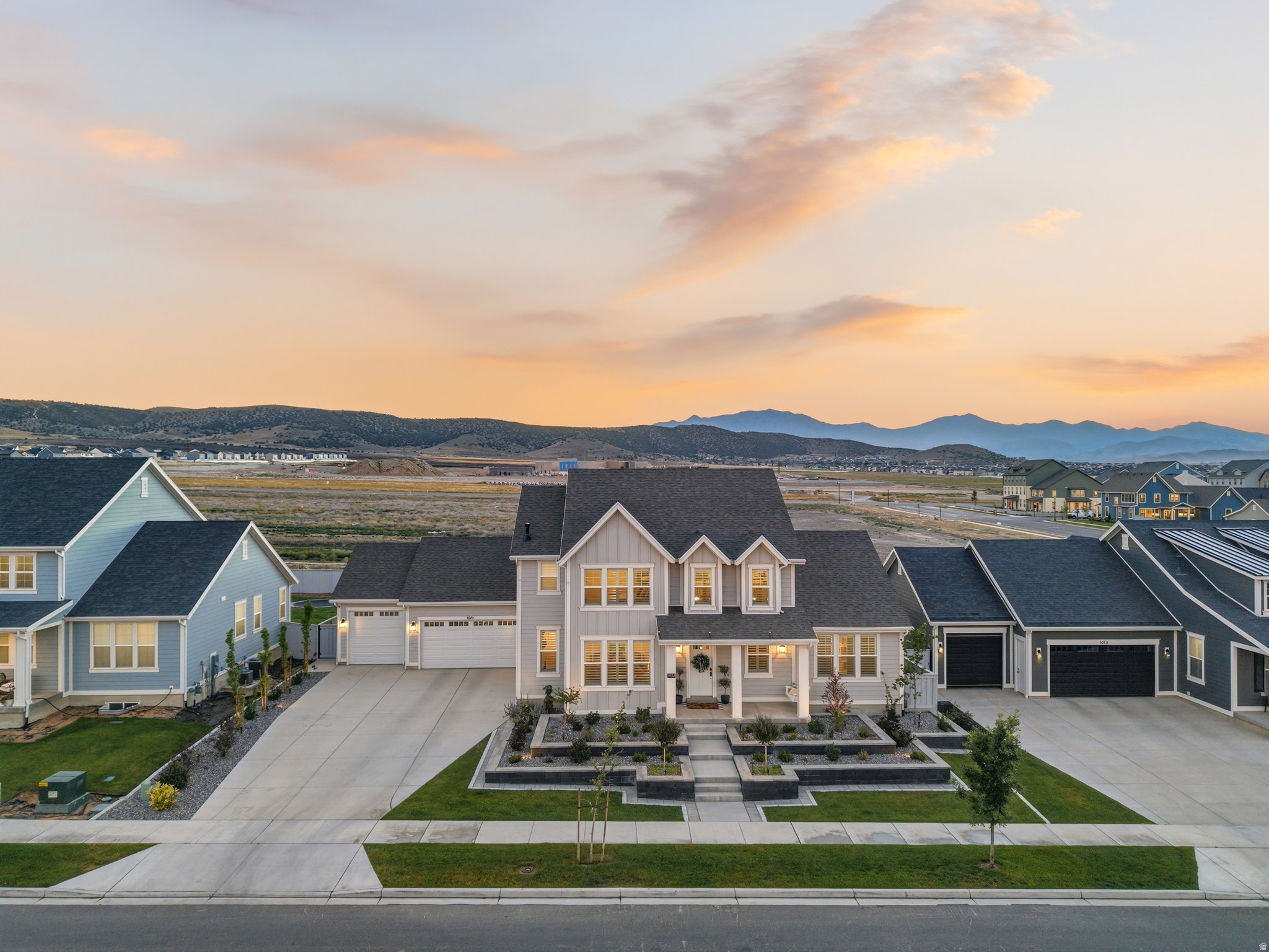 BEACON POINTE - Residential