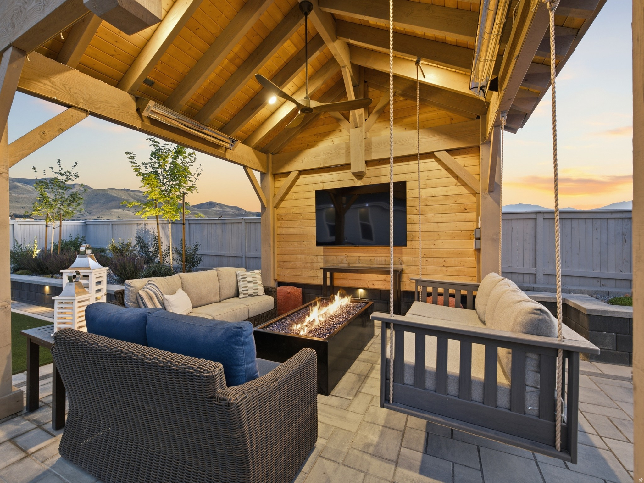 BEACON POINTE - Residential