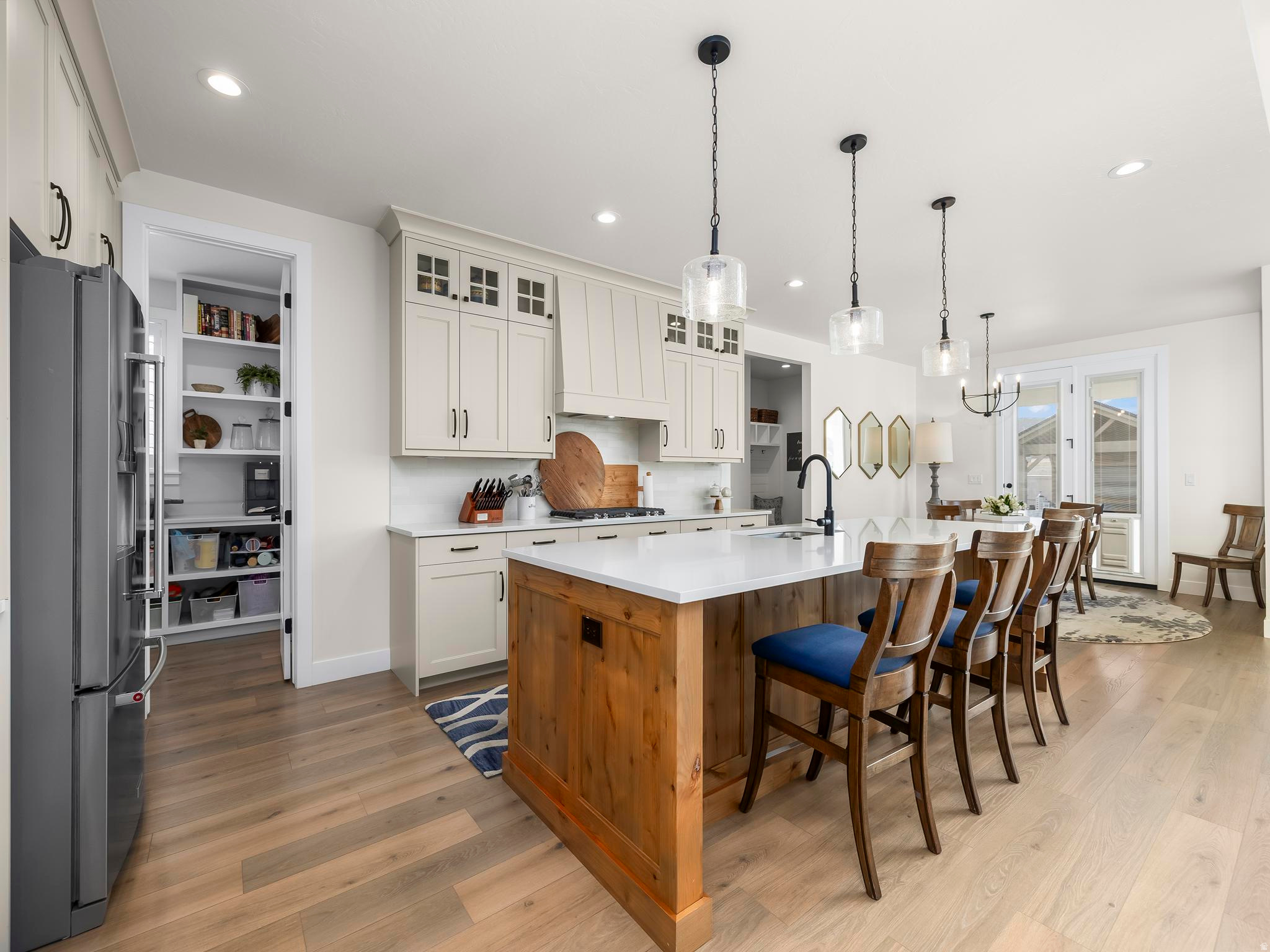 BEACON POINTE - Residential