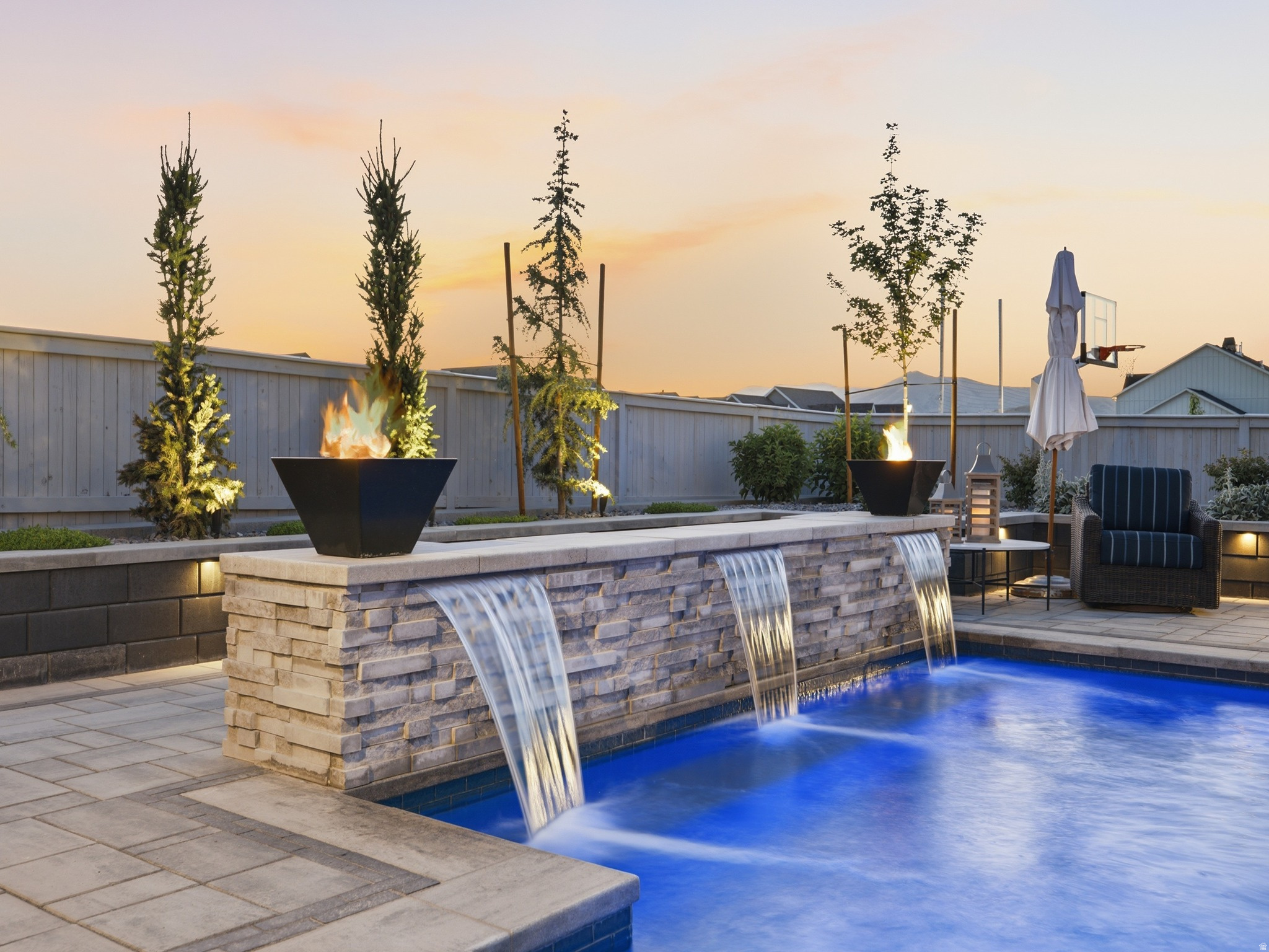 BEACON POINTE - Residential