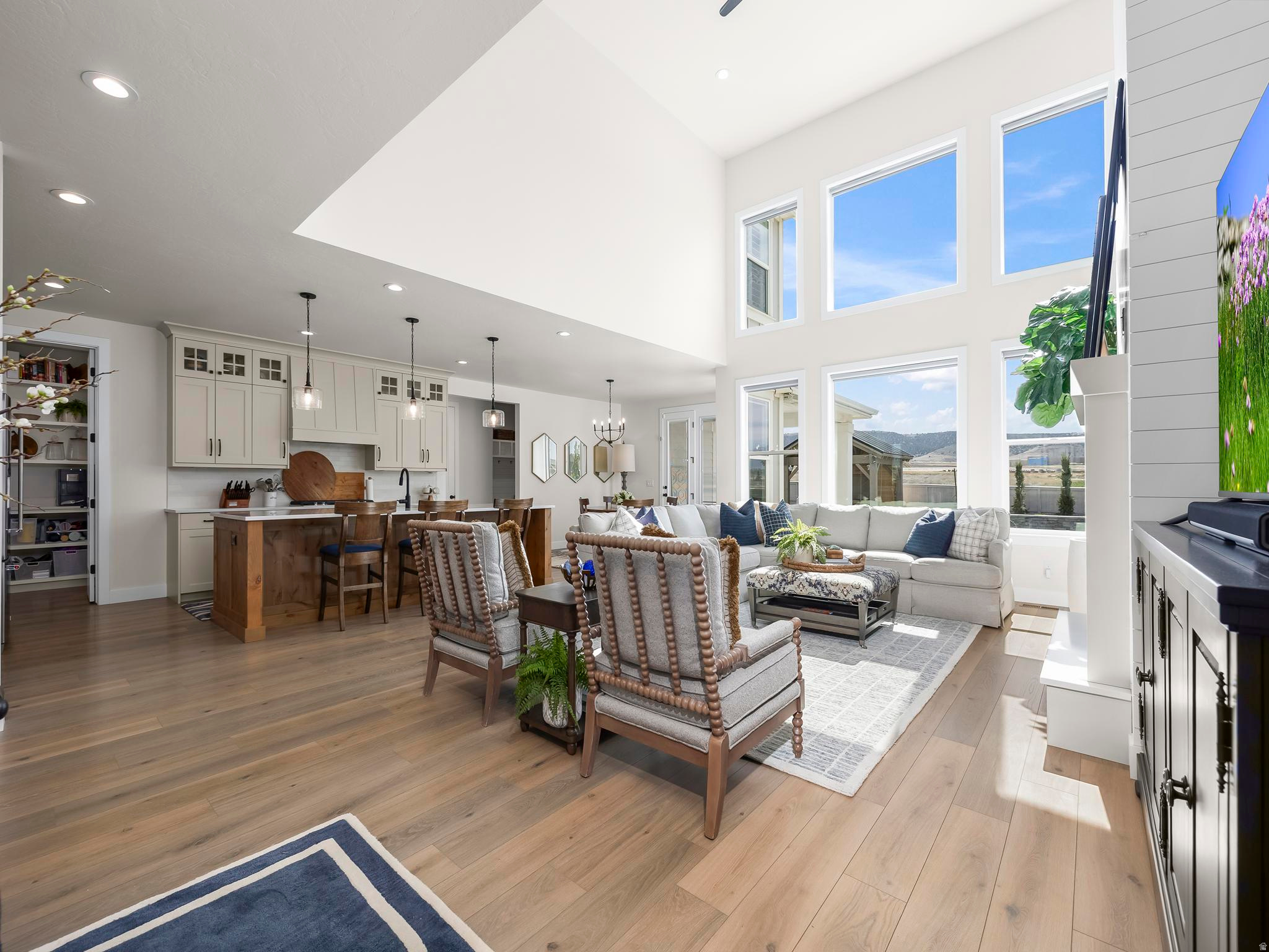 BEACON POINTE - Residential