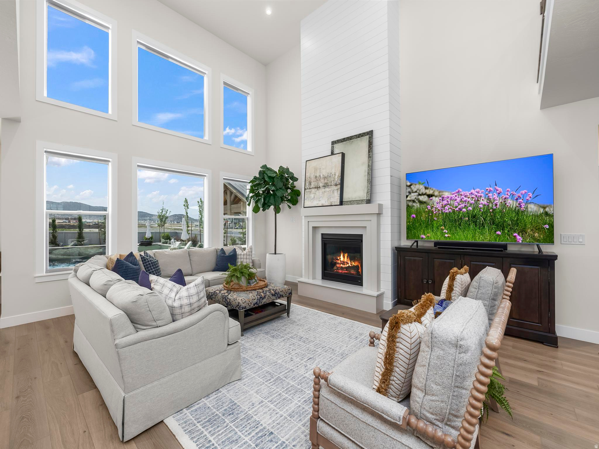 BEACON POINTE - Residential