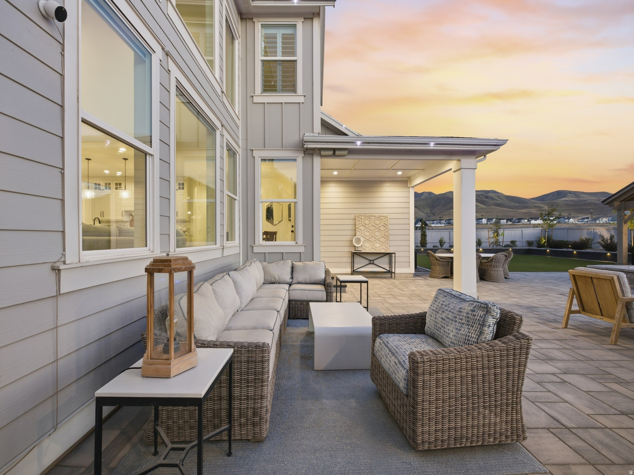 BEACON POINTE - Residential