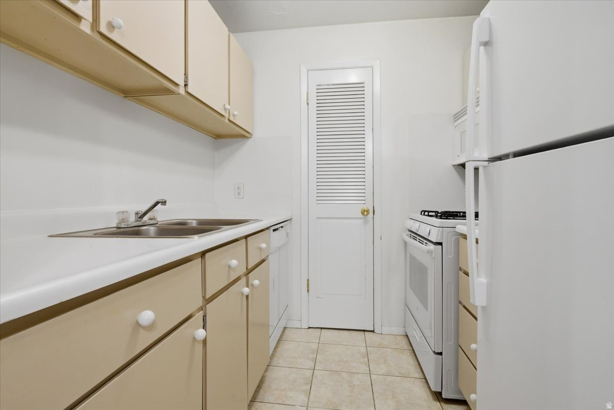 CREEKSIDE EAST CONDM - Residential