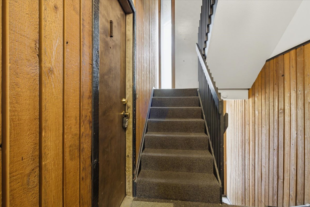 CREEKSIDE EAST CONDM - Residential