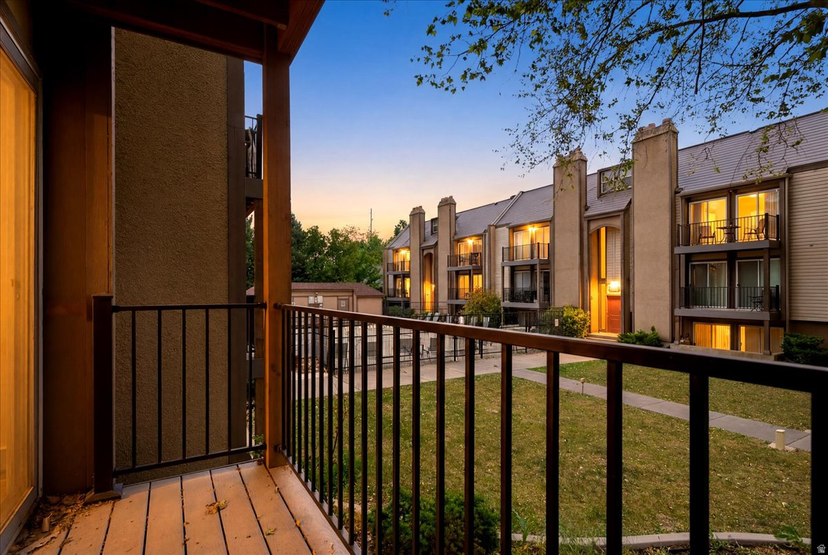 CREEKSIDE EAST CONDM - Residential