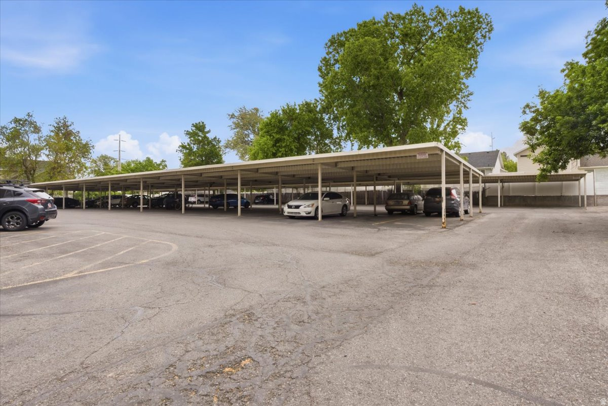CREEKSIDE EAST CONDM - Residential