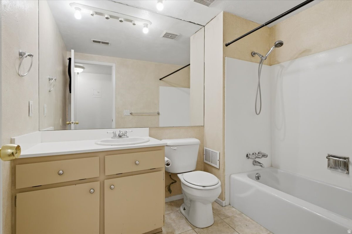 CREEKSIDE EAST CONDM - Residential
