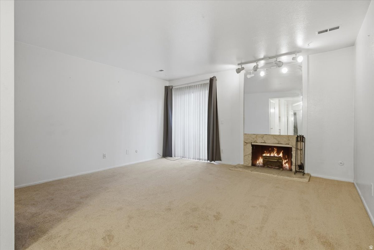 CREEKSIDE EAST CONDM - Residential