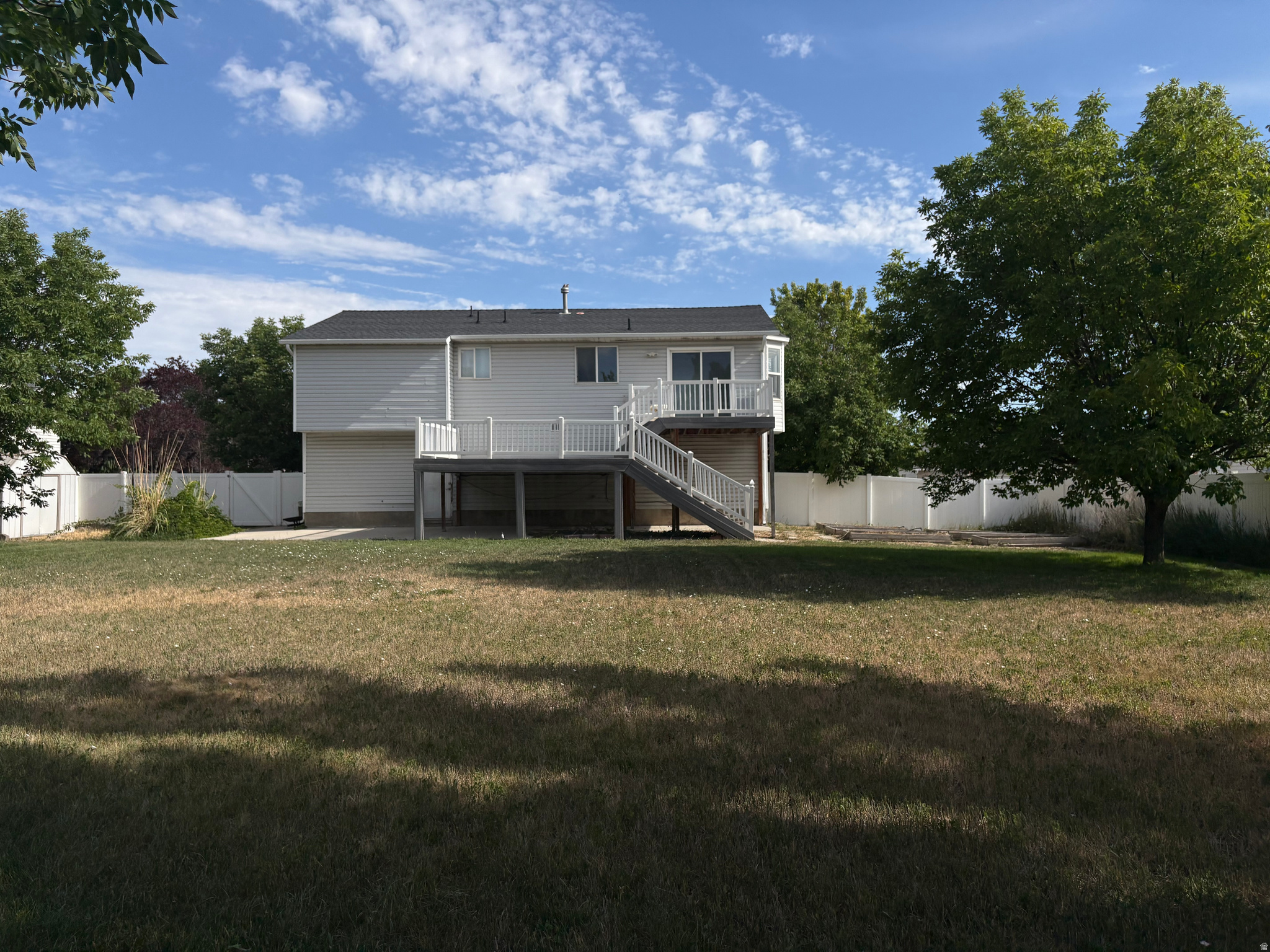 GOLDEN MEADOWS - Residential