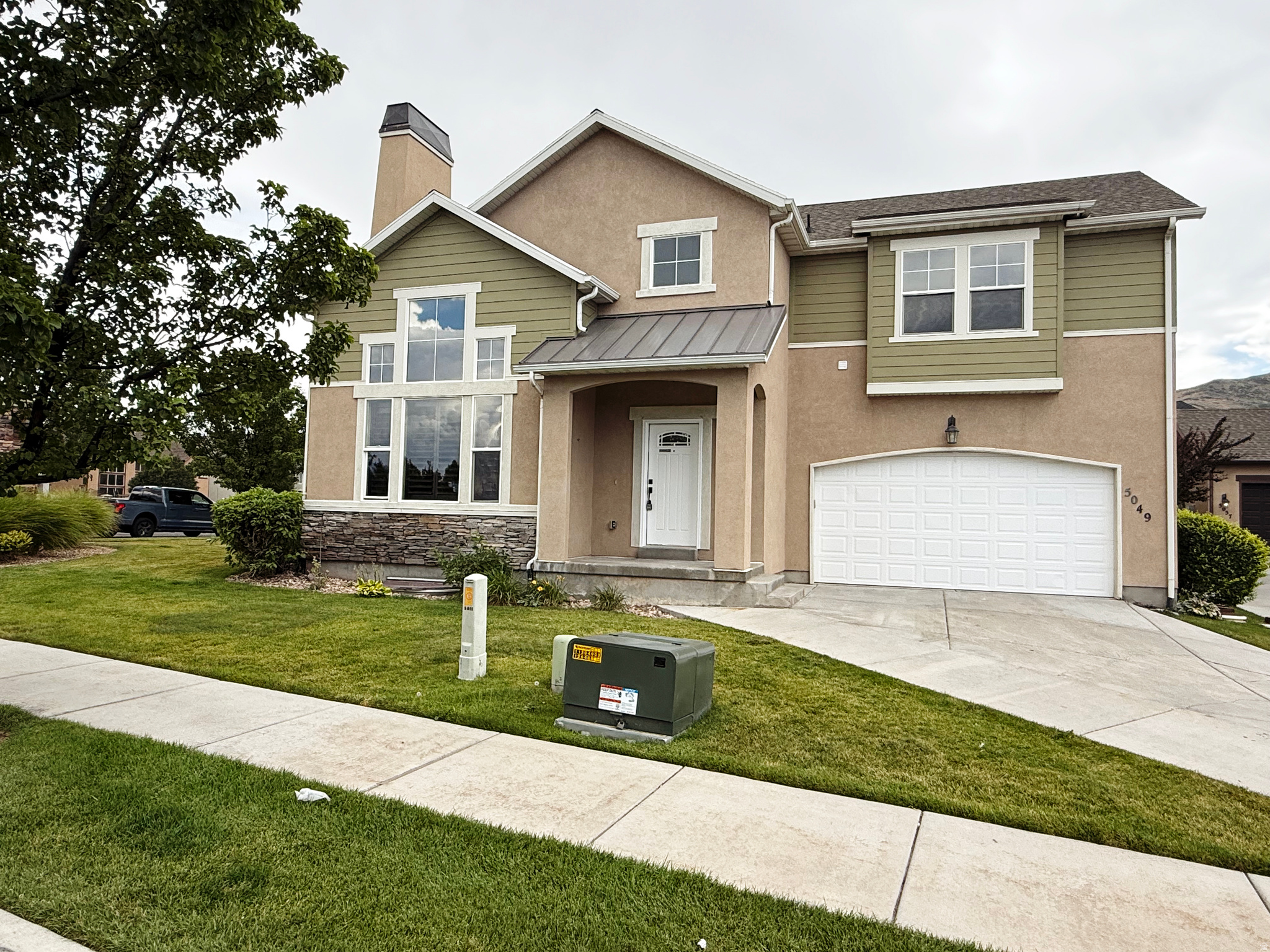 Welcome to this beautifully remodeled Herriman home!  Impressive vaulted ceilings with open floor plan. 6 beds and 3.5 bathrooms.  This home features brand new, high end flooring and carpet throughout, new paint, and upgraded appliances.  Bathrooms have been tastefully upgraded with  stunning new tile throughout.  Maintenance free living with pool and clubhouse.  This is a must see!