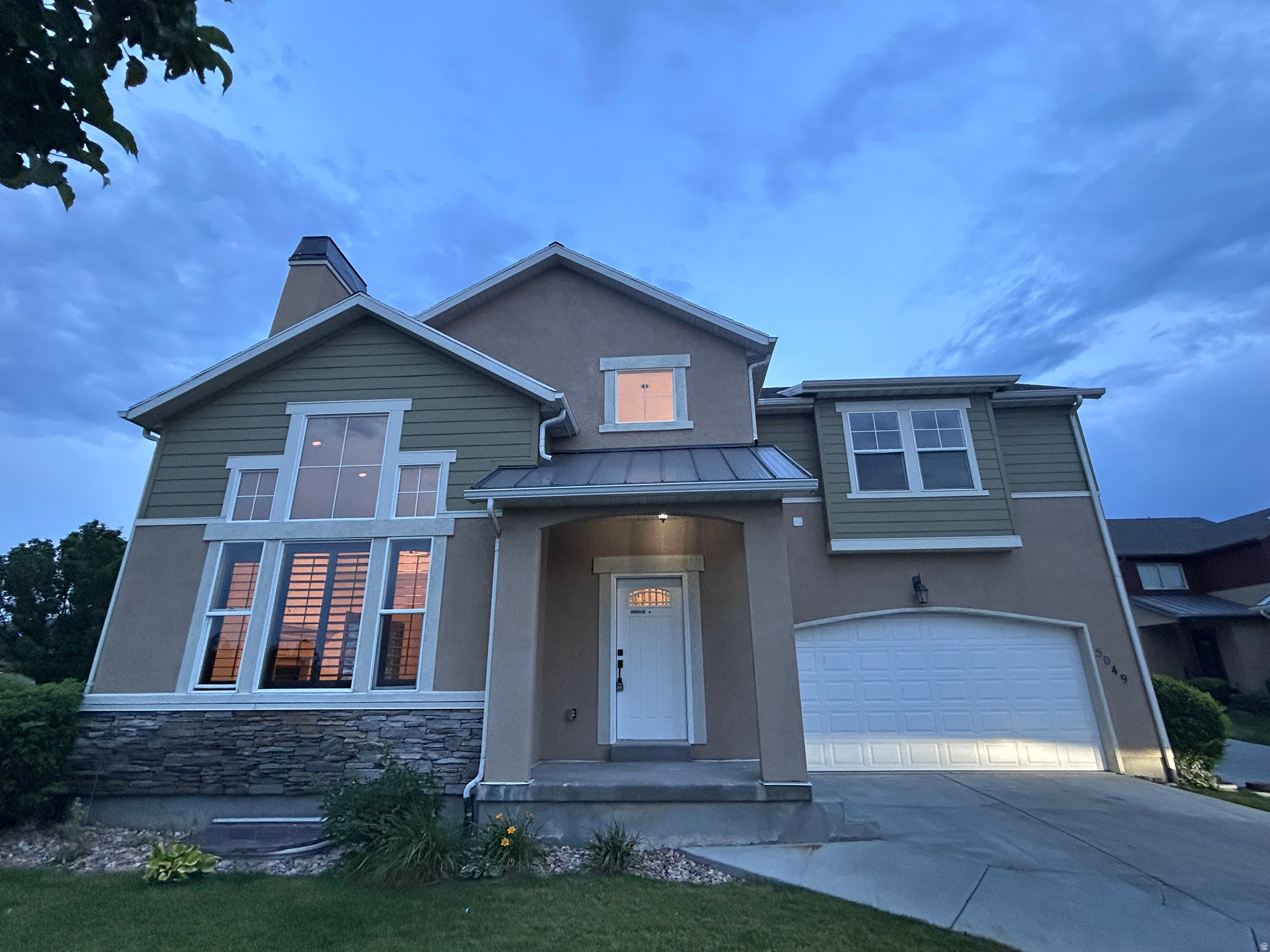 Welcome to this beautifully remodeled Herriman home!  This home features brand new, high end flooring and carpet throughout, new paint, and upgraded appliances.  Bathrooms have been tastefully upgraded with new tile throughout.