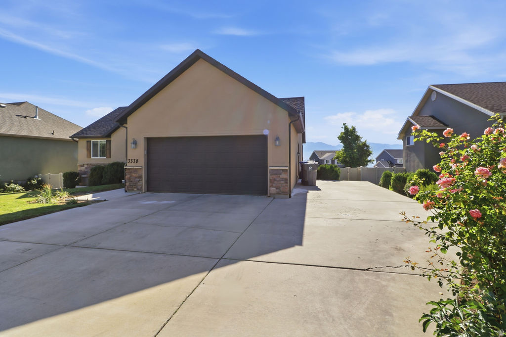 THE VILLAGE OF HAWKS RANCH - Residential